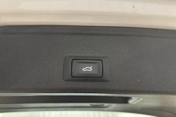 Valkoinen Audi A4 allroad quattro 2018 kuva 22.