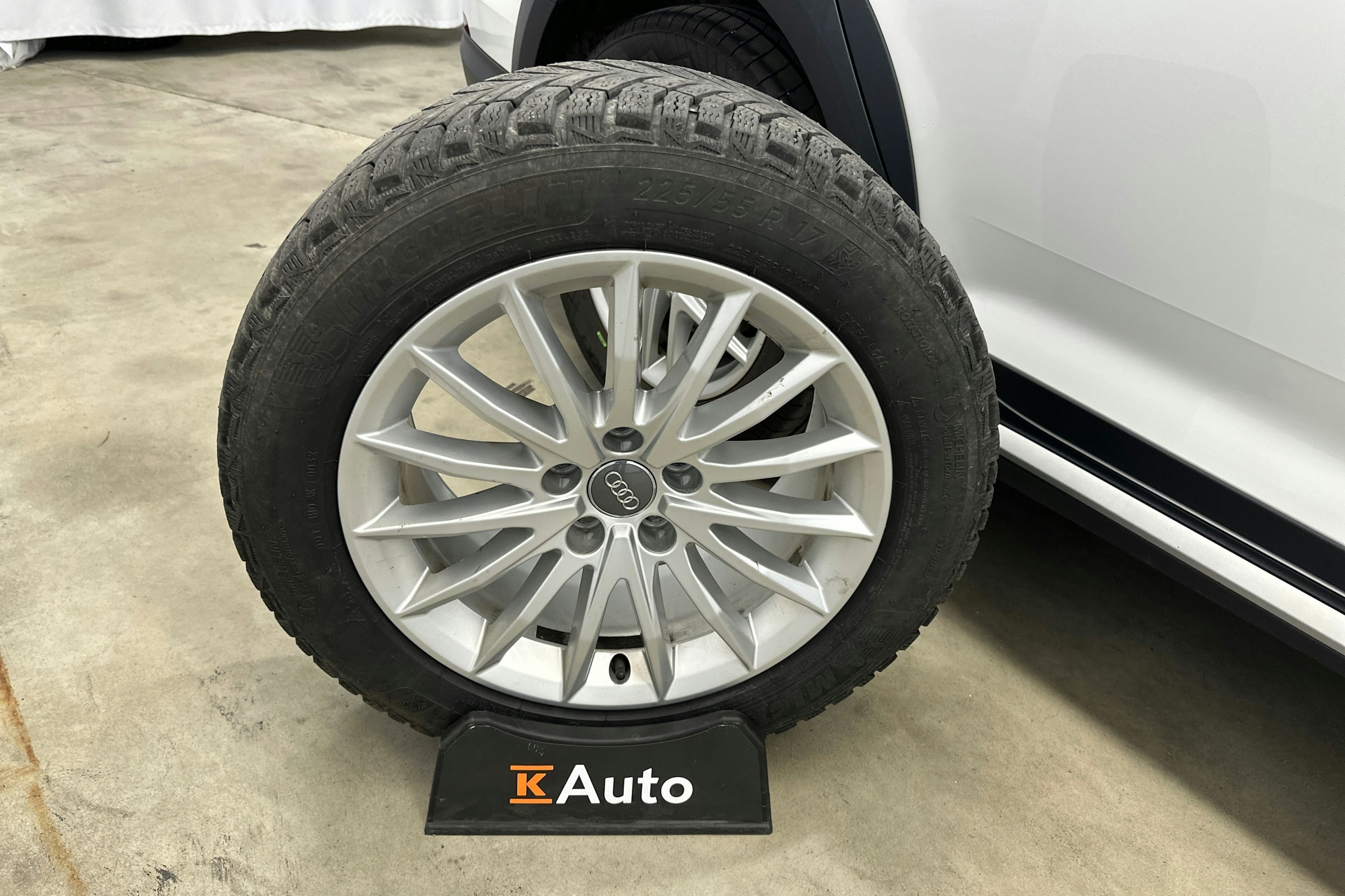 Valkoinen Audi A4 allroad quattro 2018 kuva 24.