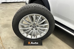 Valkoinen Audi A4 allroad quattro 2018 kuva 24.