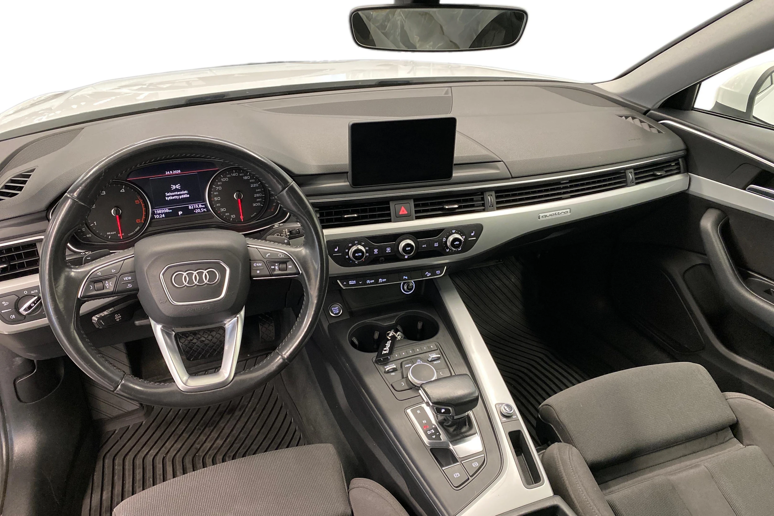 Valkoinen Audi A4 allroad quattro 2018 kuva 7.