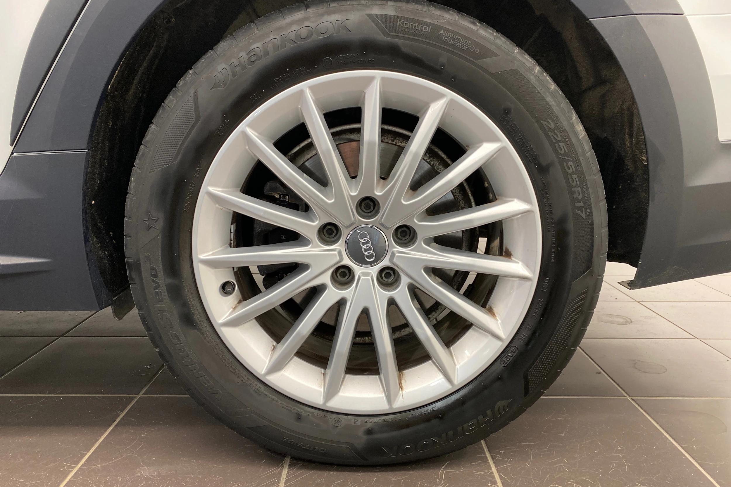 Valkoinen Audi A4 allroad quattro 2018 kuva 10.