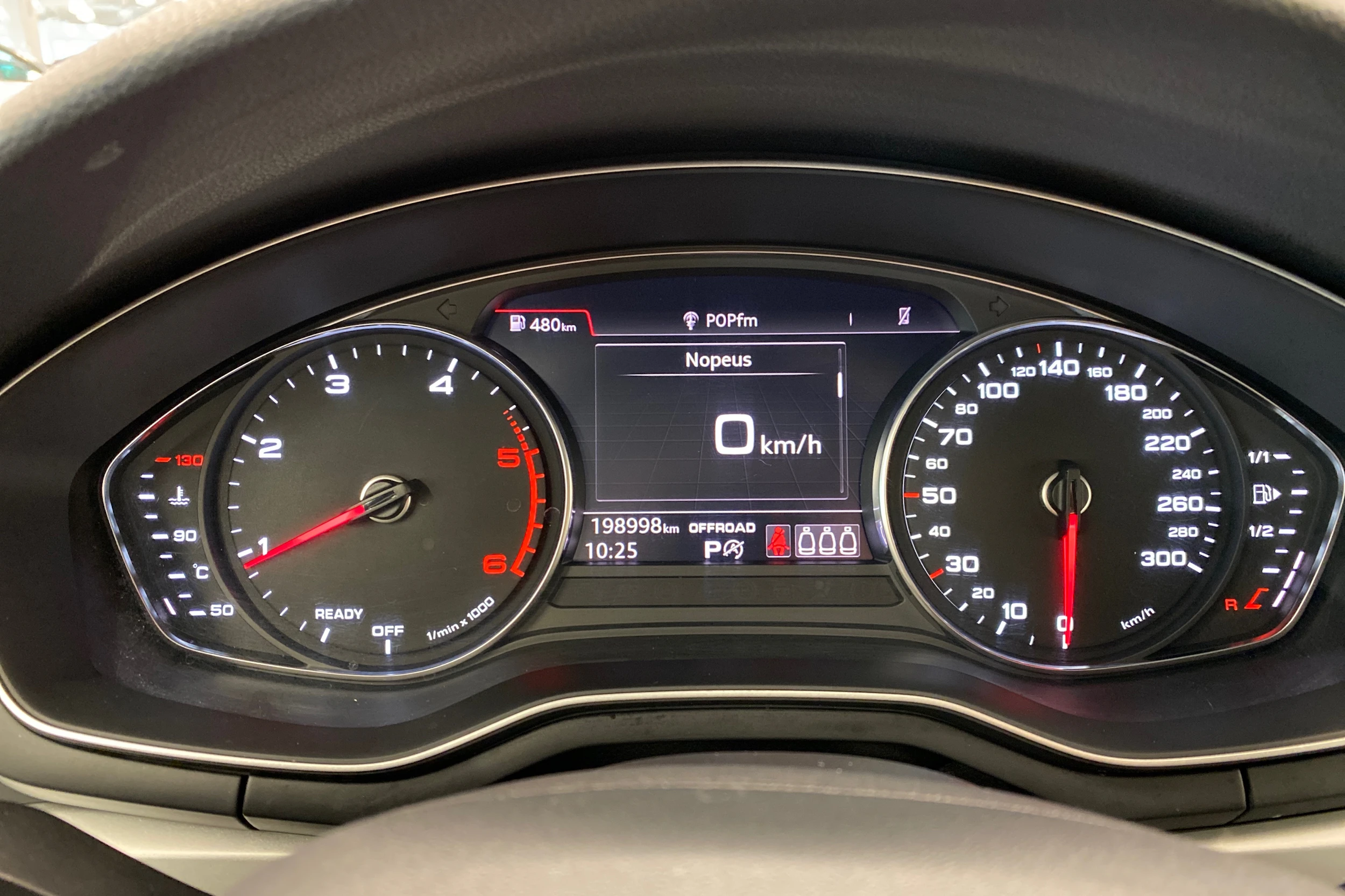 Valkoinen Audi A4 allroad quattro 2018 kuva 11.