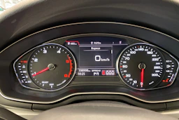 Valkoinen Audi A4 allroad quattro 2018 kuva 11.