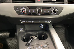Valkoinen Audi A4 allroad quattro 2018 kuva 12.