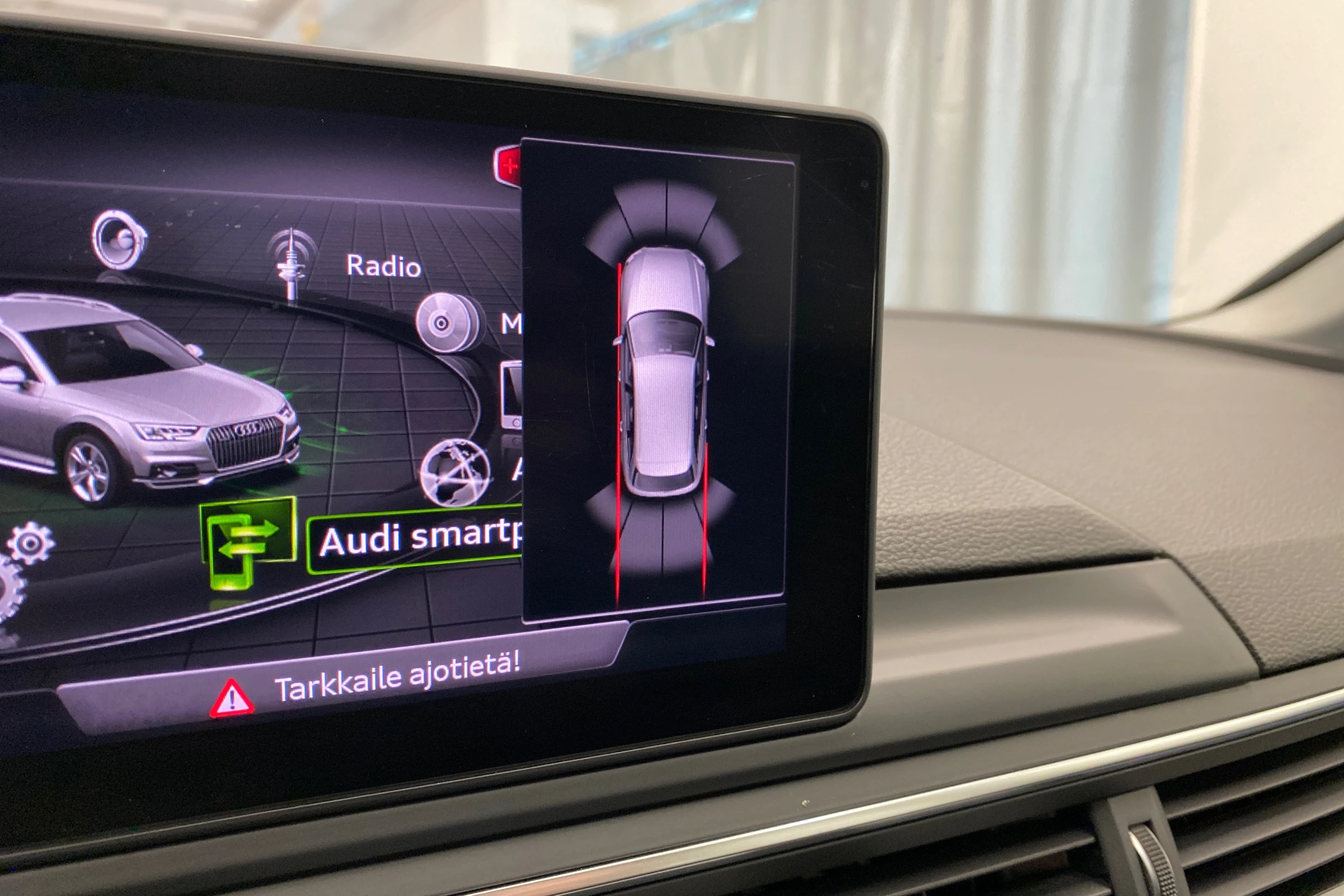 Valkoinen Audi A4 allroad quattro 2018 kuva 14.
