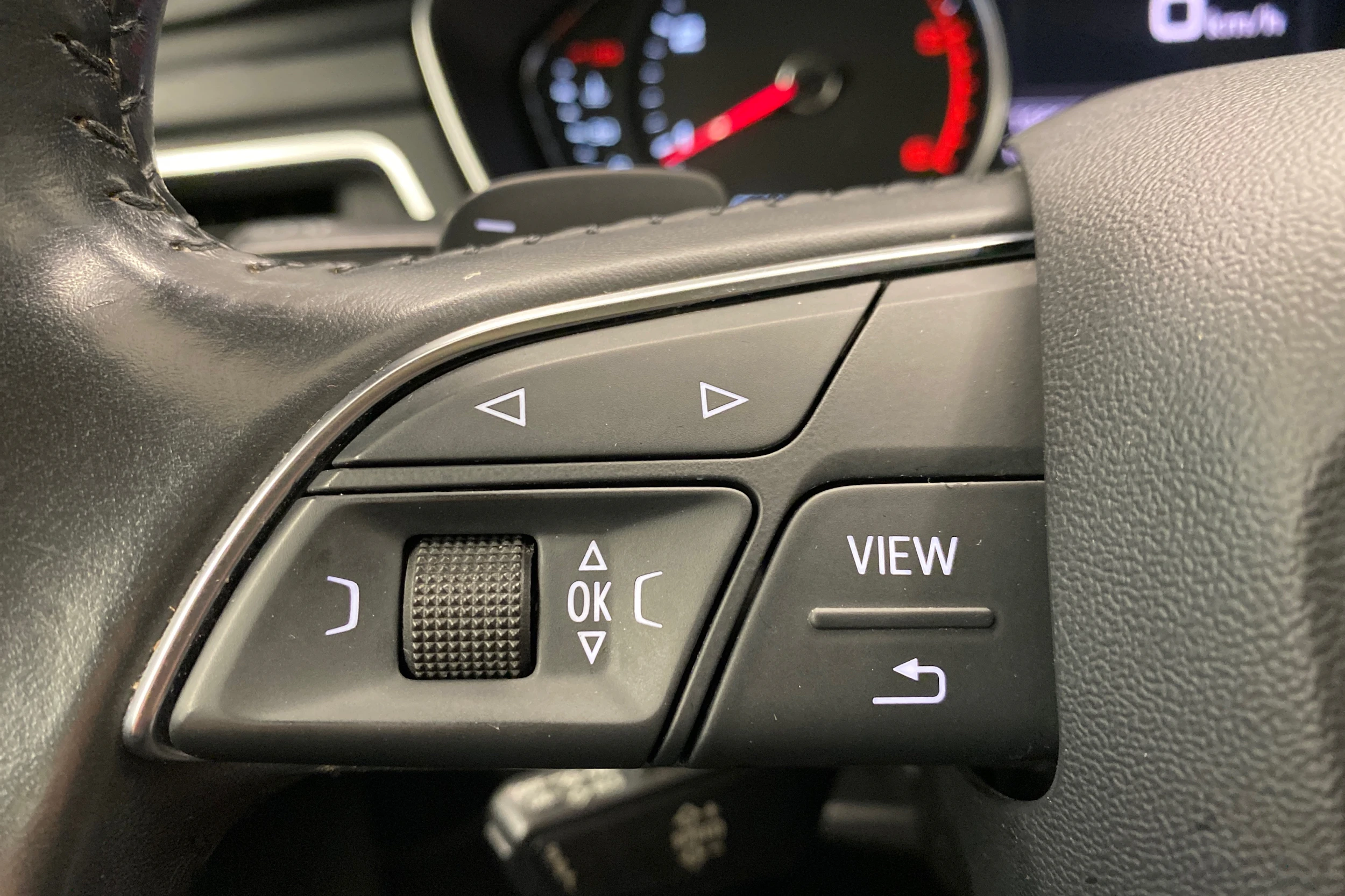 Valkoinen Audi A4 allroad quattro 2018 kuva 16.