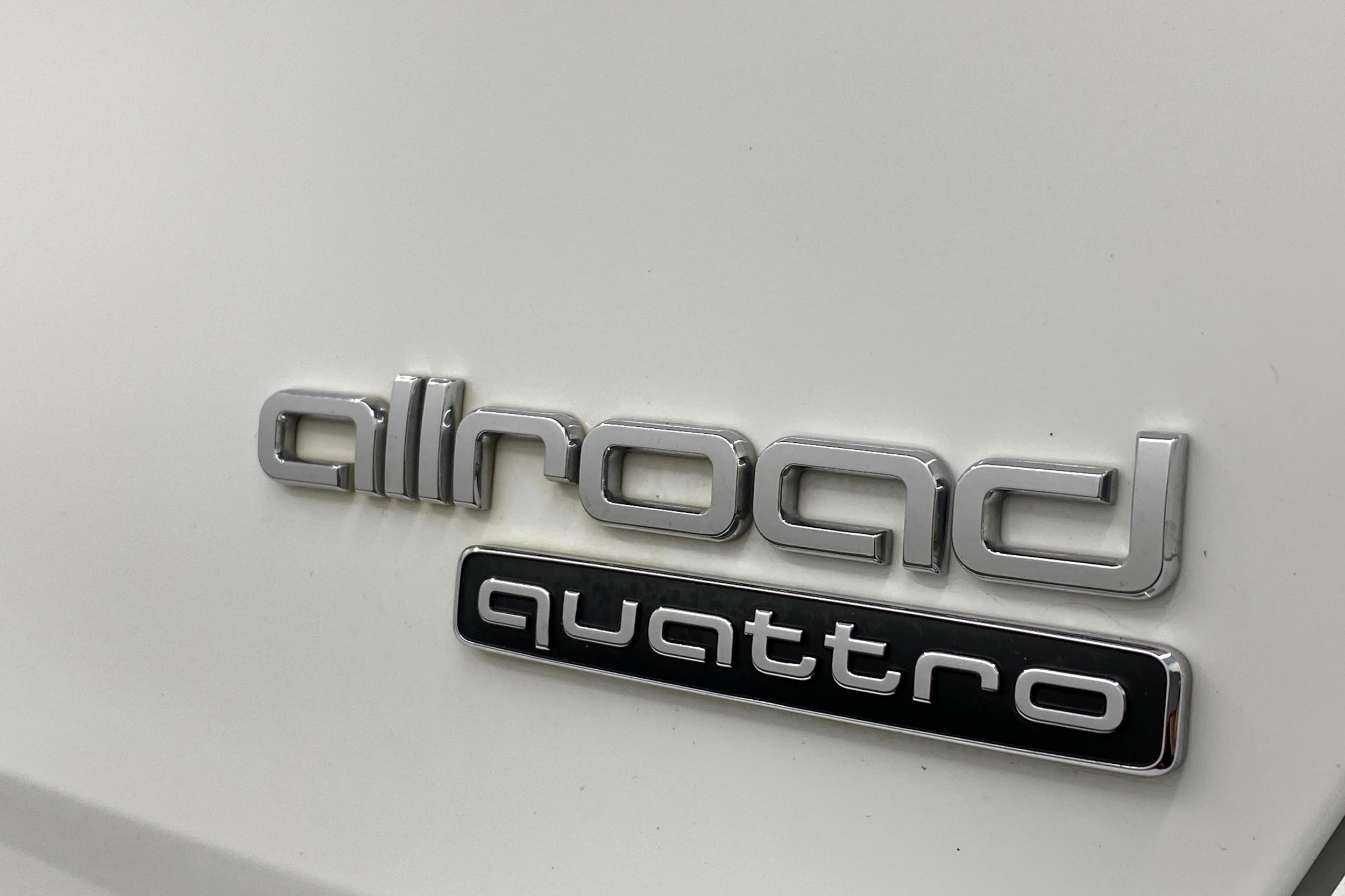 Valkoinen Audi A4 allroad quattro 2018 kuva 24.