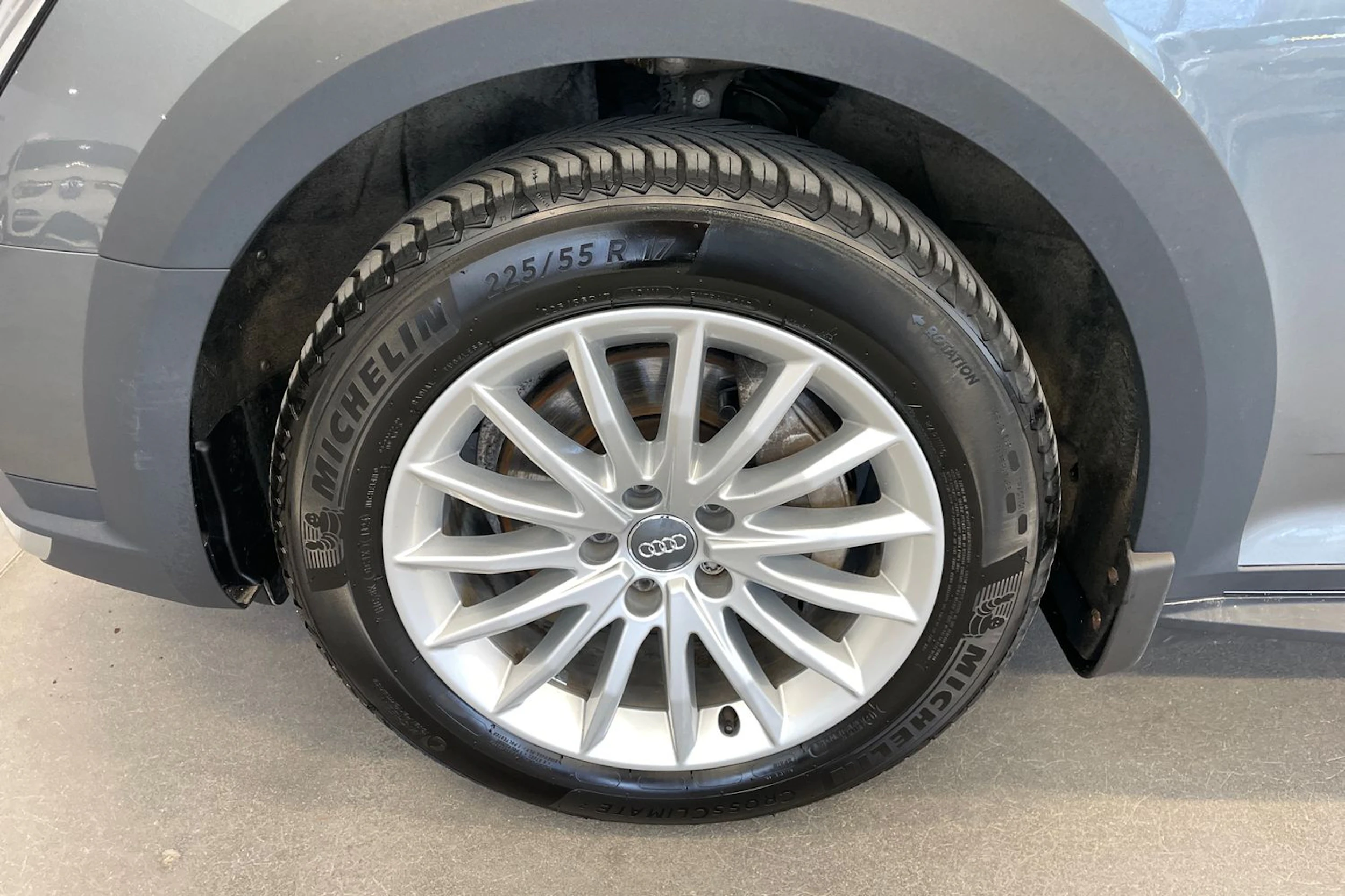 Harmaa Audi A4 allroad quattro 2018 kuva 13.