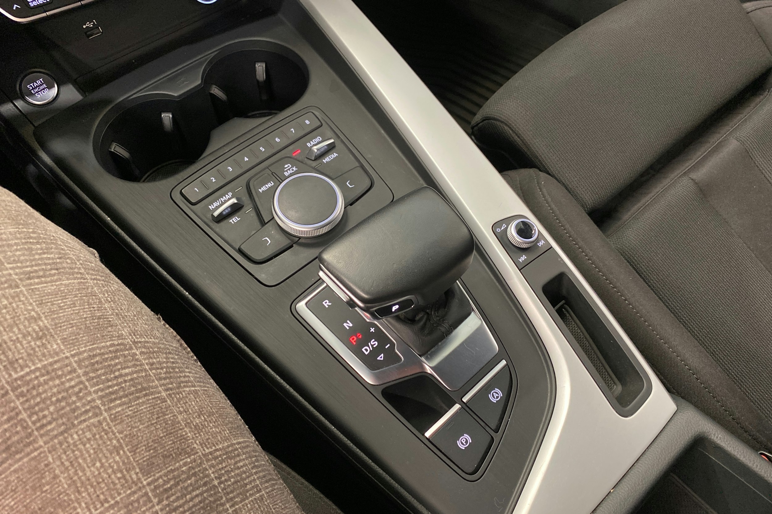 musta Audi A4 allroad quattro 2018 kuva 29.
