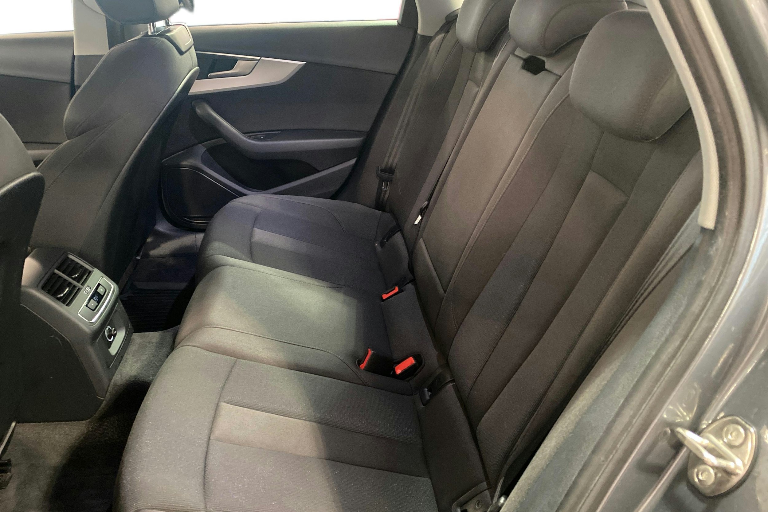 harmaa Audi A4 allroad quattro 2018 kuva 10.