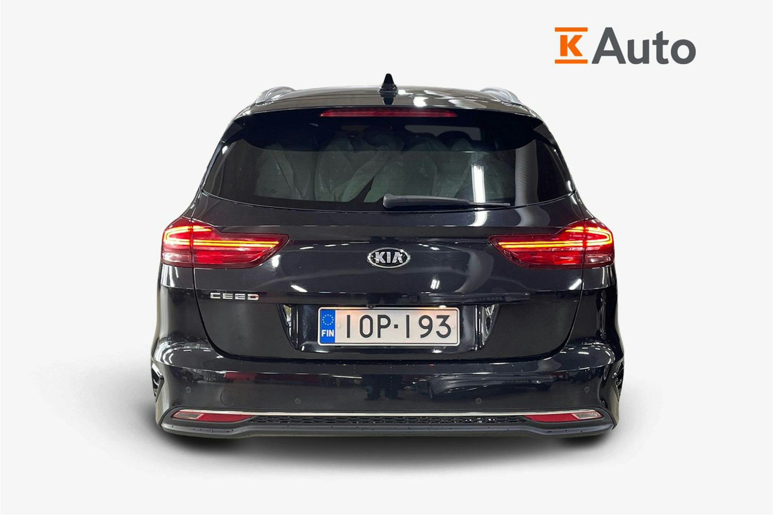 Valkoinen Audi A4 allroad quattro 2018 kuva 3.