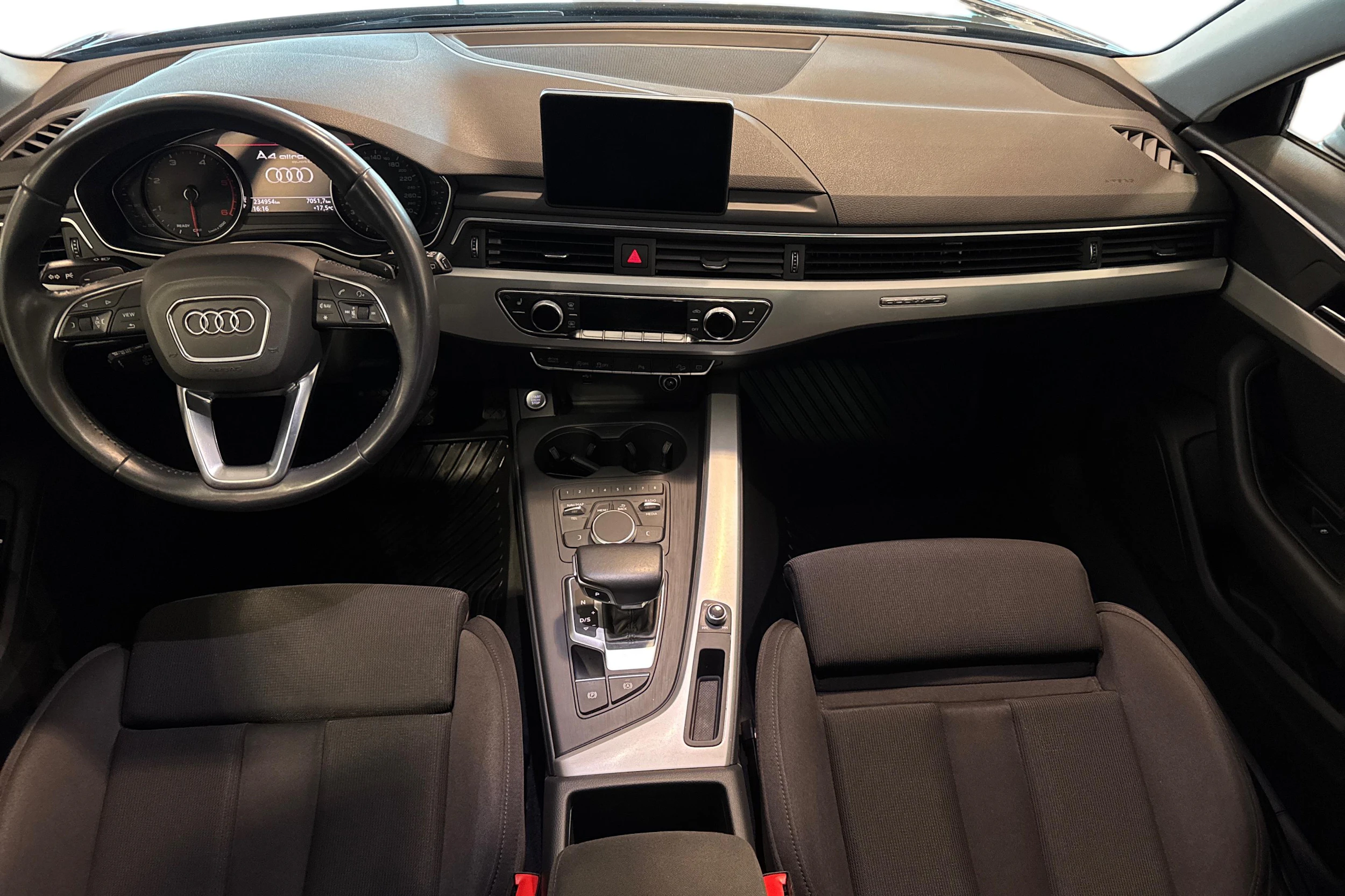 musta Audi A4 allroad quattro 2018 kuva 9.
