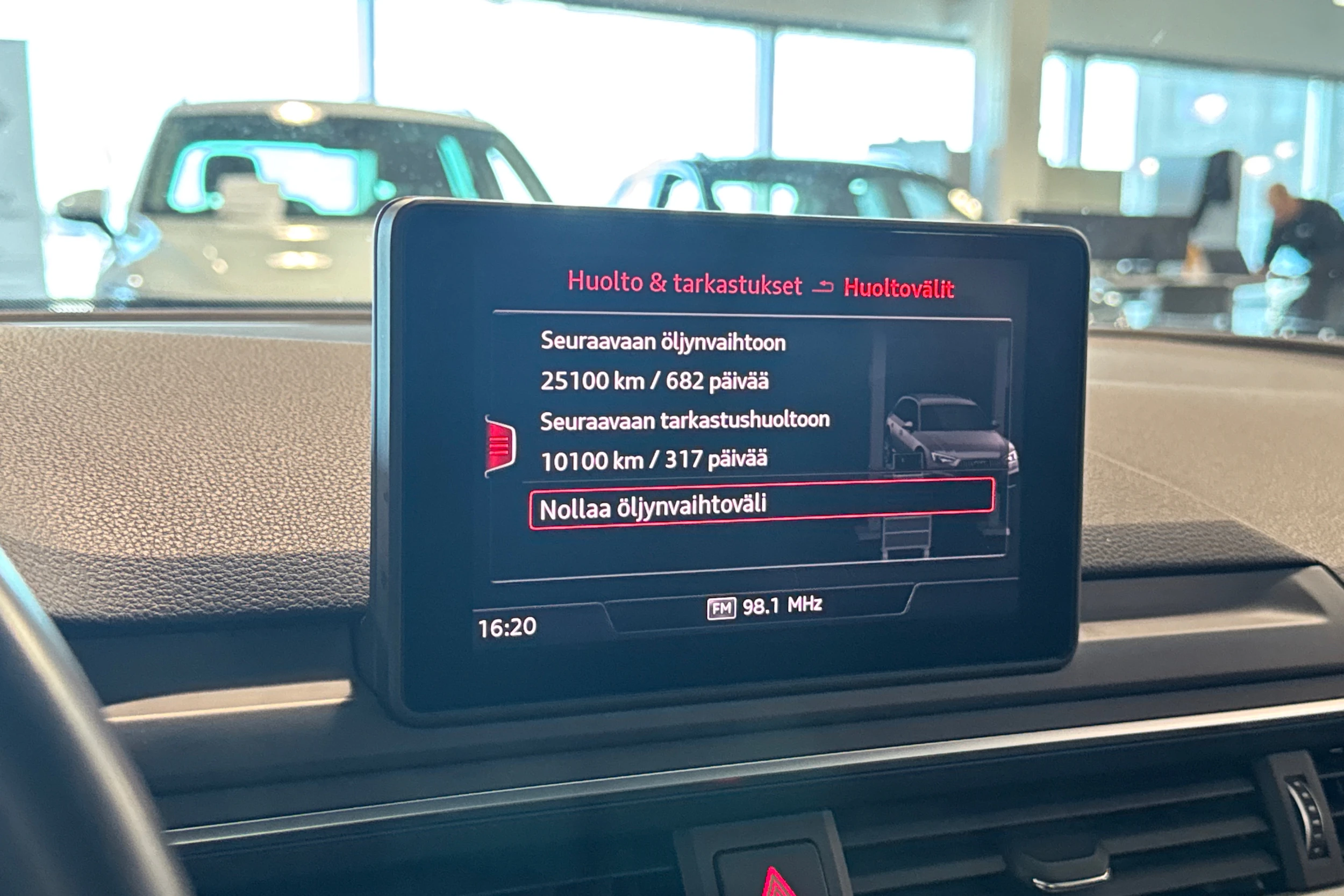 musta Audi A4 allroad quattro 2018 kuva 25.