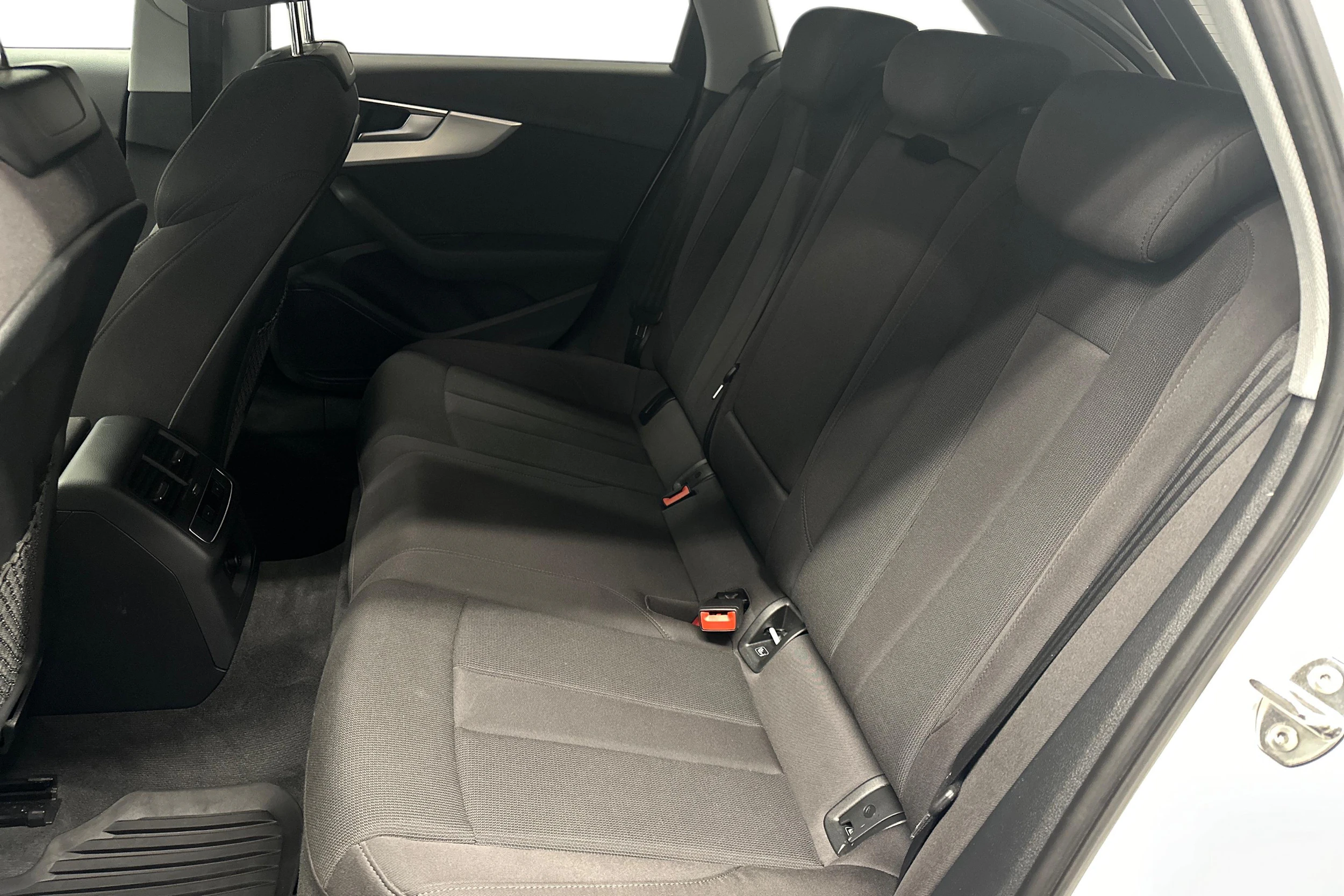 valkoinen Audi A4 allroad quattro 2020 kuva 8.