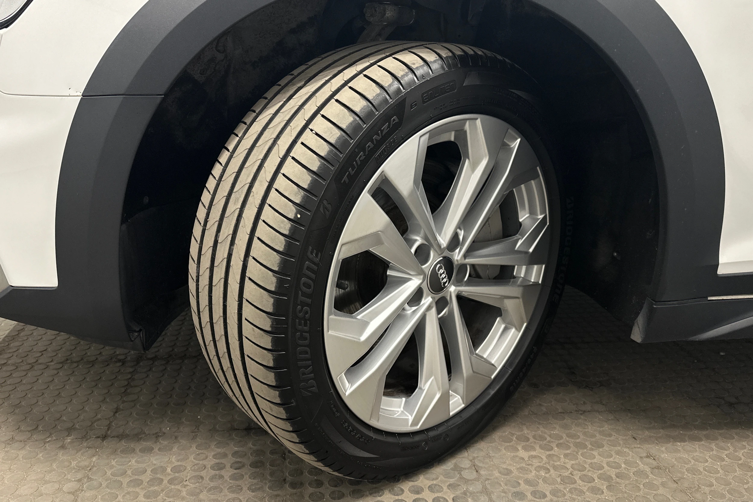 valkoinen Audi A4 allroad quattro 2020 kuva 10.