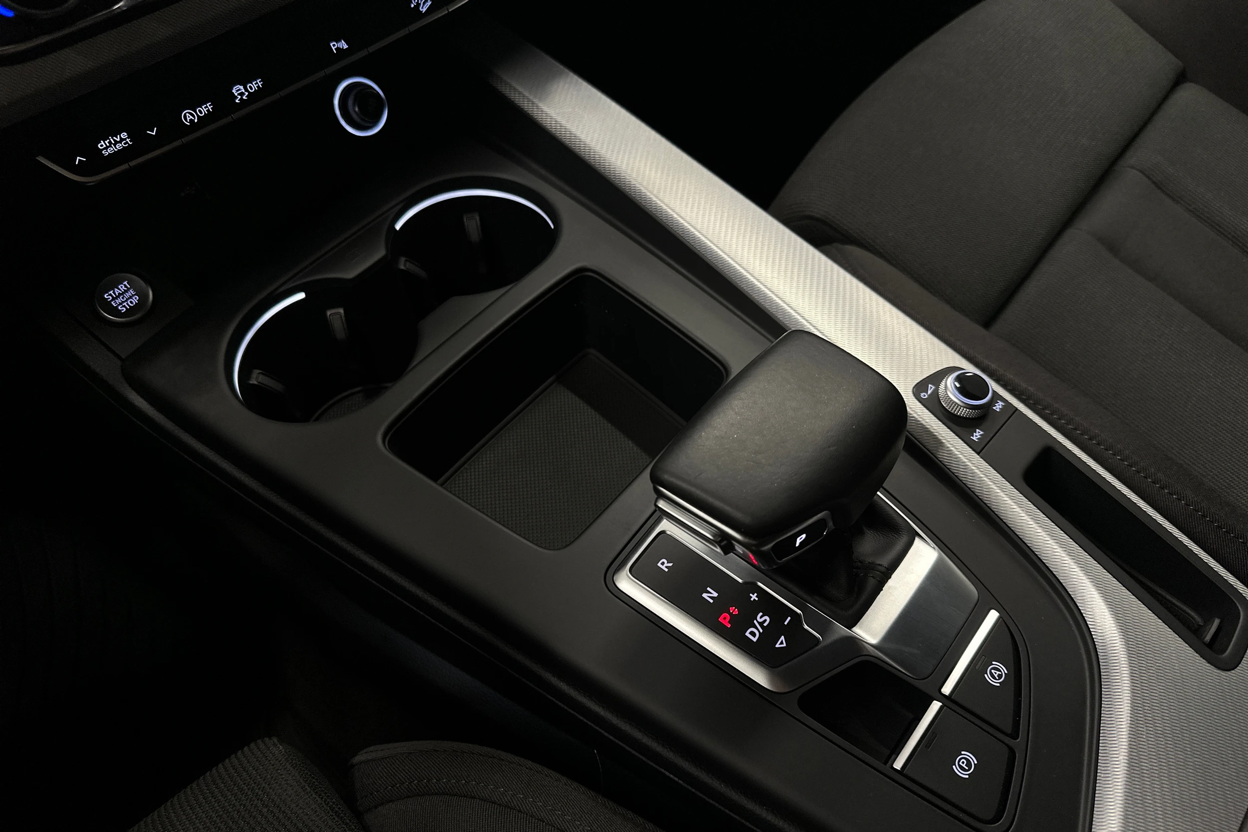 valkoinen Audi A4 allroad quattro 2020 kuva 29.