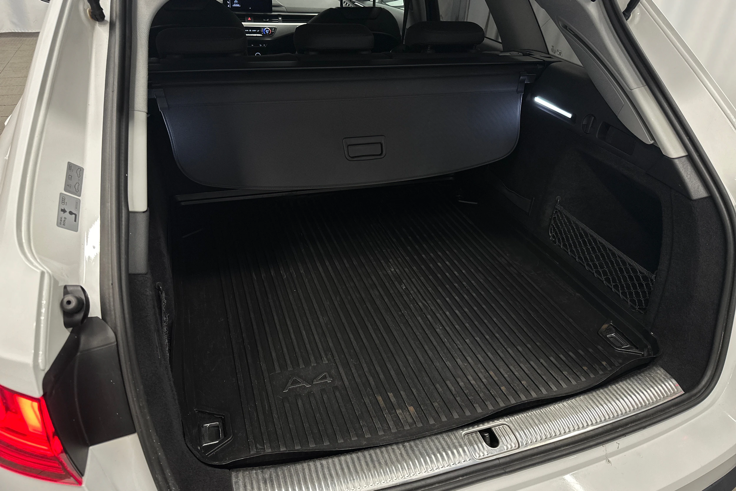 valkoinen Audi A4 allroad quattro 2020 kuva 33.