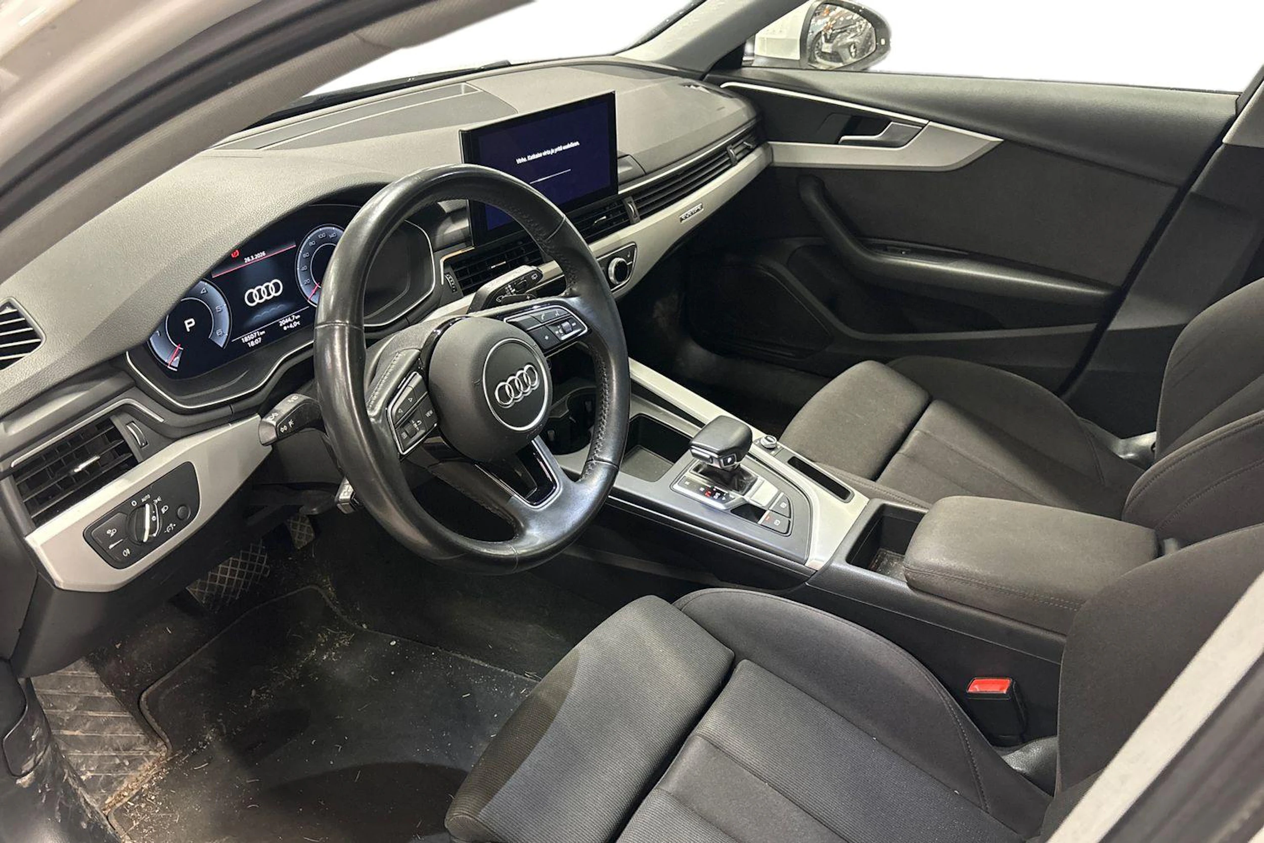 valkoinen Audi A4 allroad quattro 2020 kuva 3.