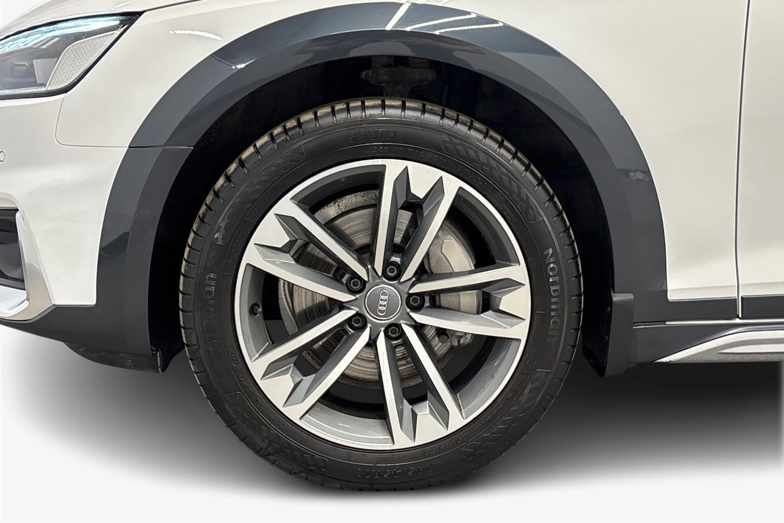 valkoinen Audi A4 allroad quattro 2020 kuva 9.