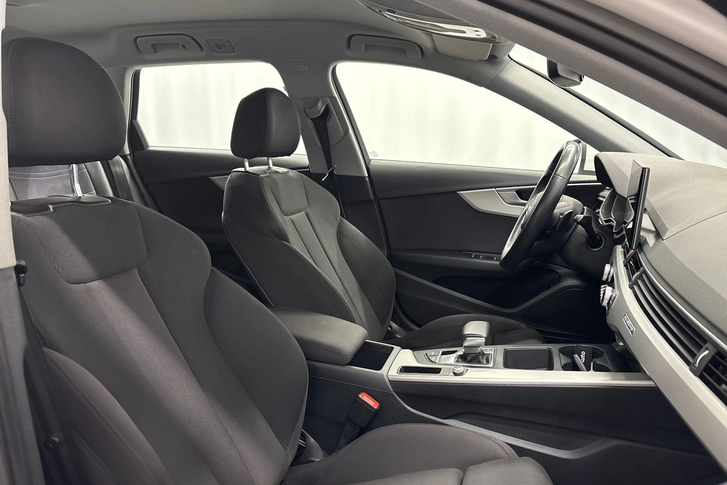 valkoinen Audi A4 allroad quattro 2020 kuva 11.