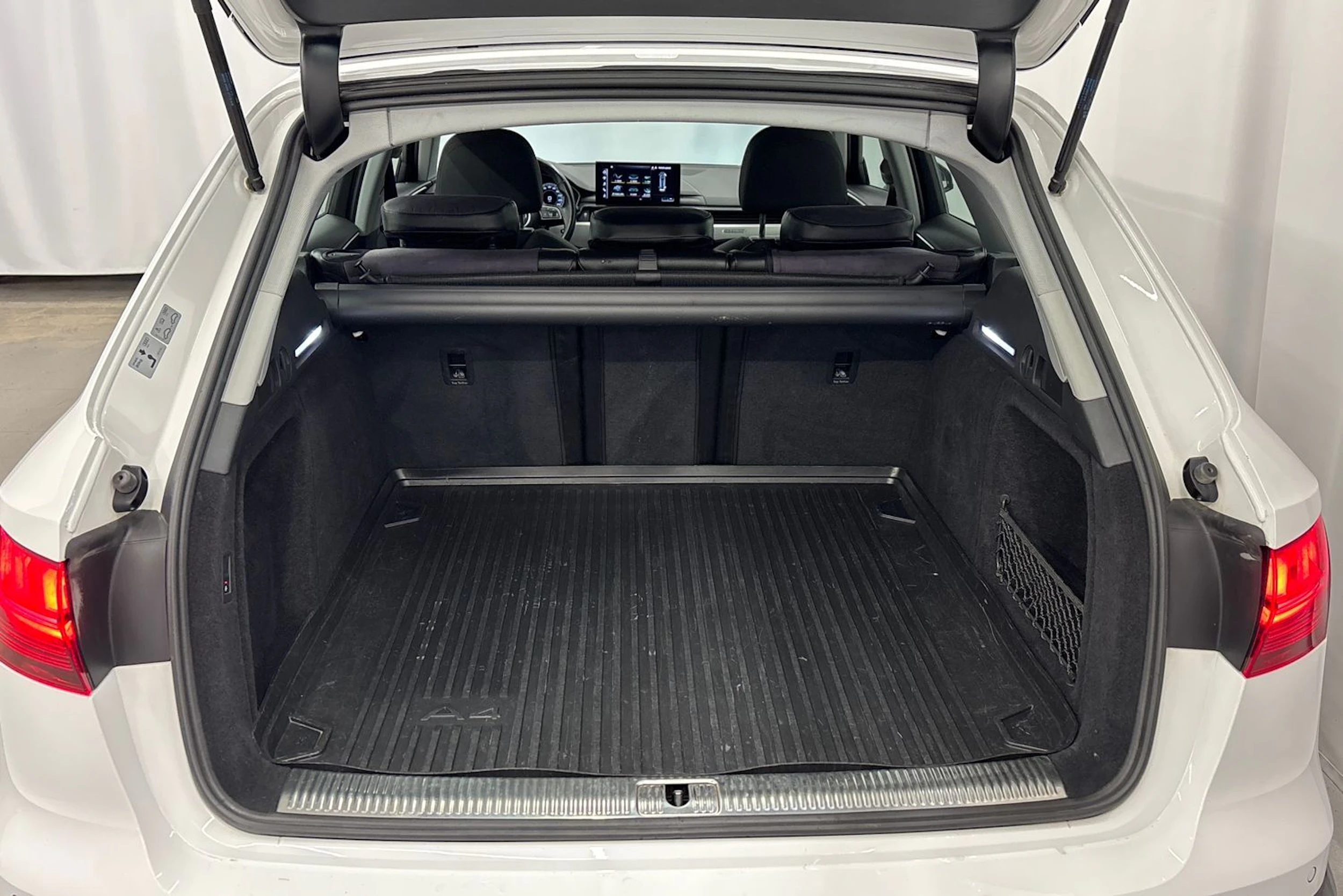 valkoinen Audi A4 allroad quattro 2020 kuva 12.