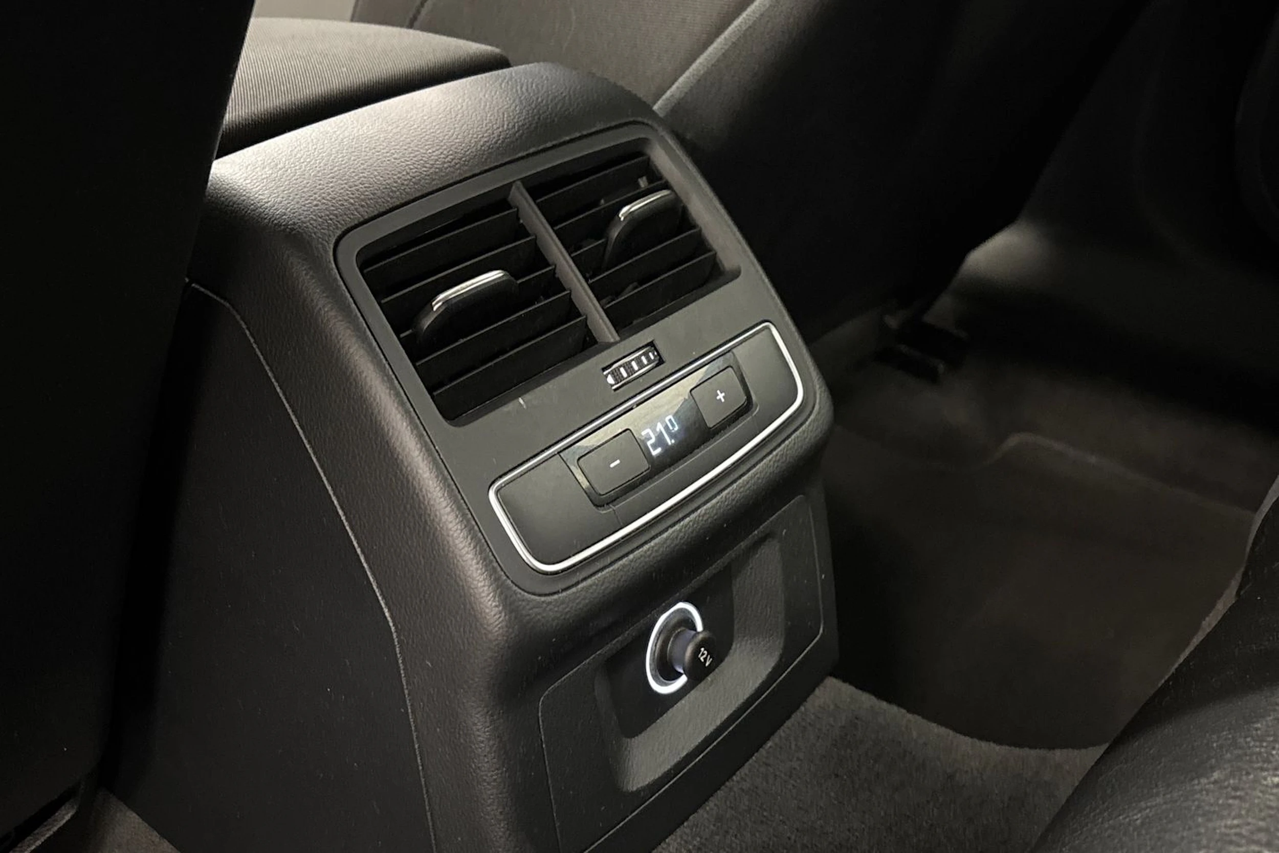 valkoinen Audi A4 allroad quattro 2020 kuva 14.