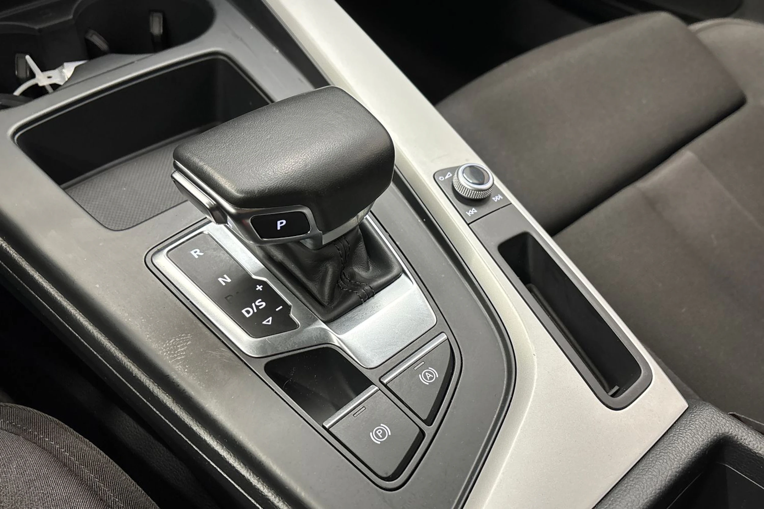 valkoinen Audi A4 allroad quattro 2020 kuva 25.