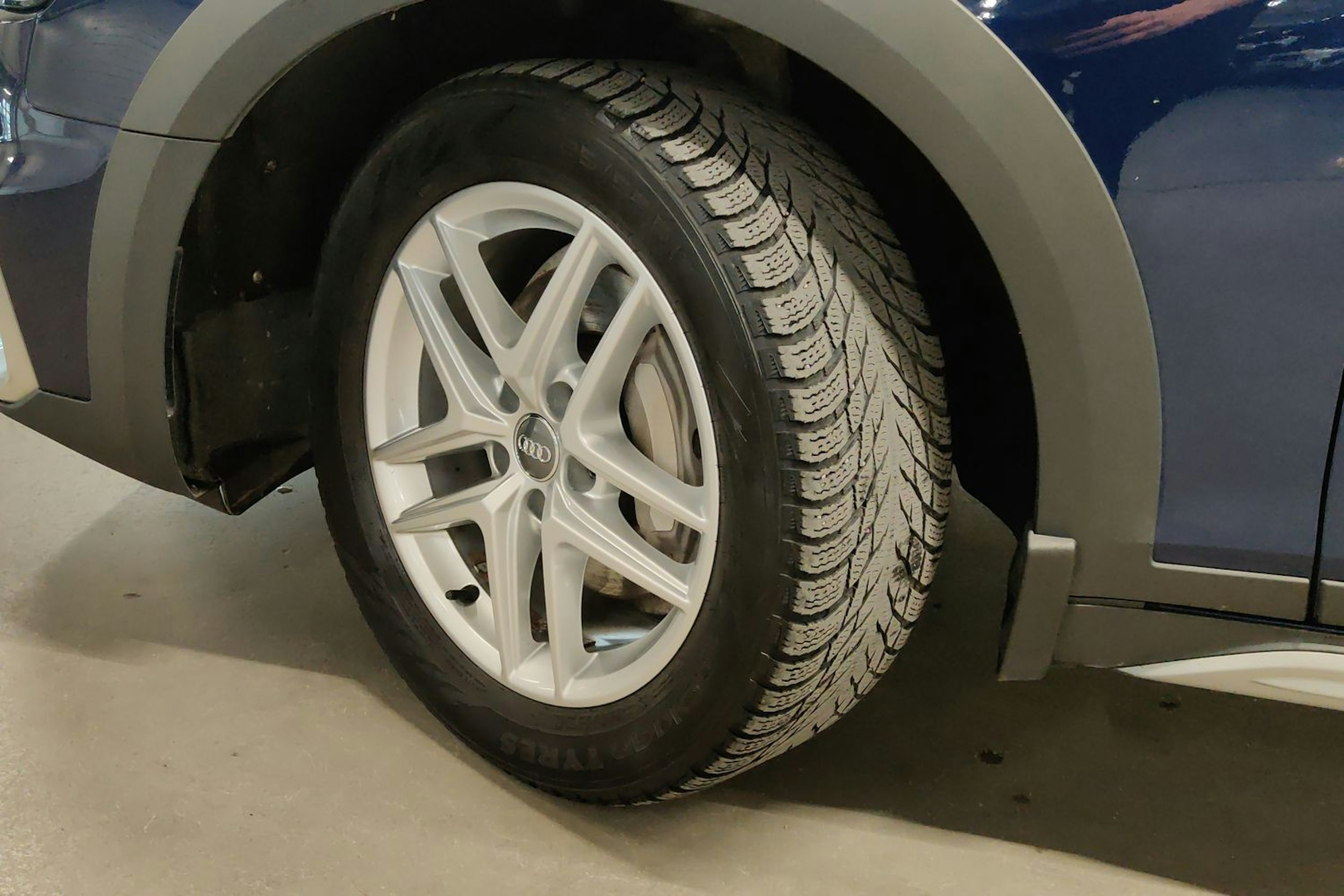sininen Audi A4 allroad quattro 2020 kuva 14.