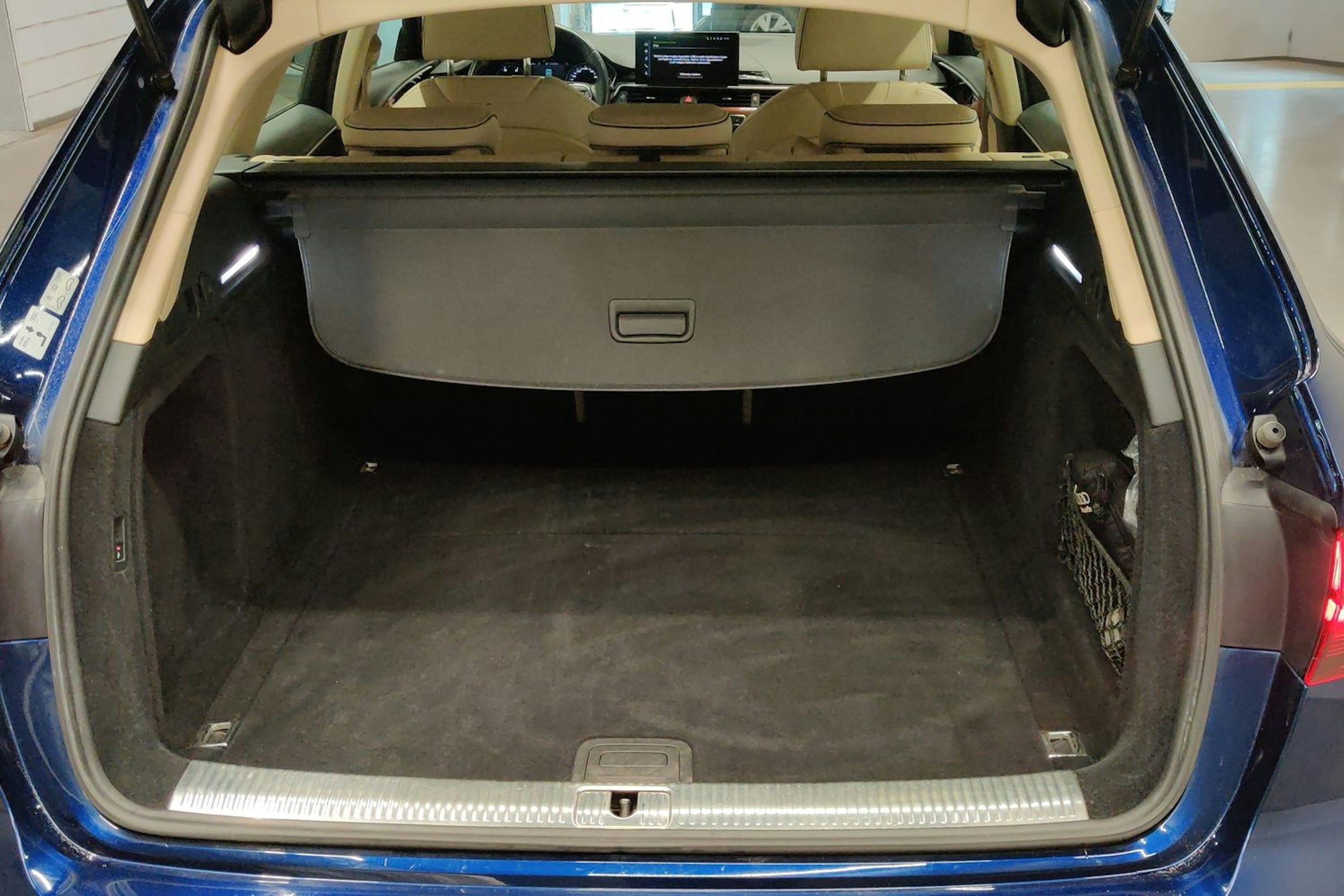 sininen Audi A4 allroad quattro 2020 kuva 16.