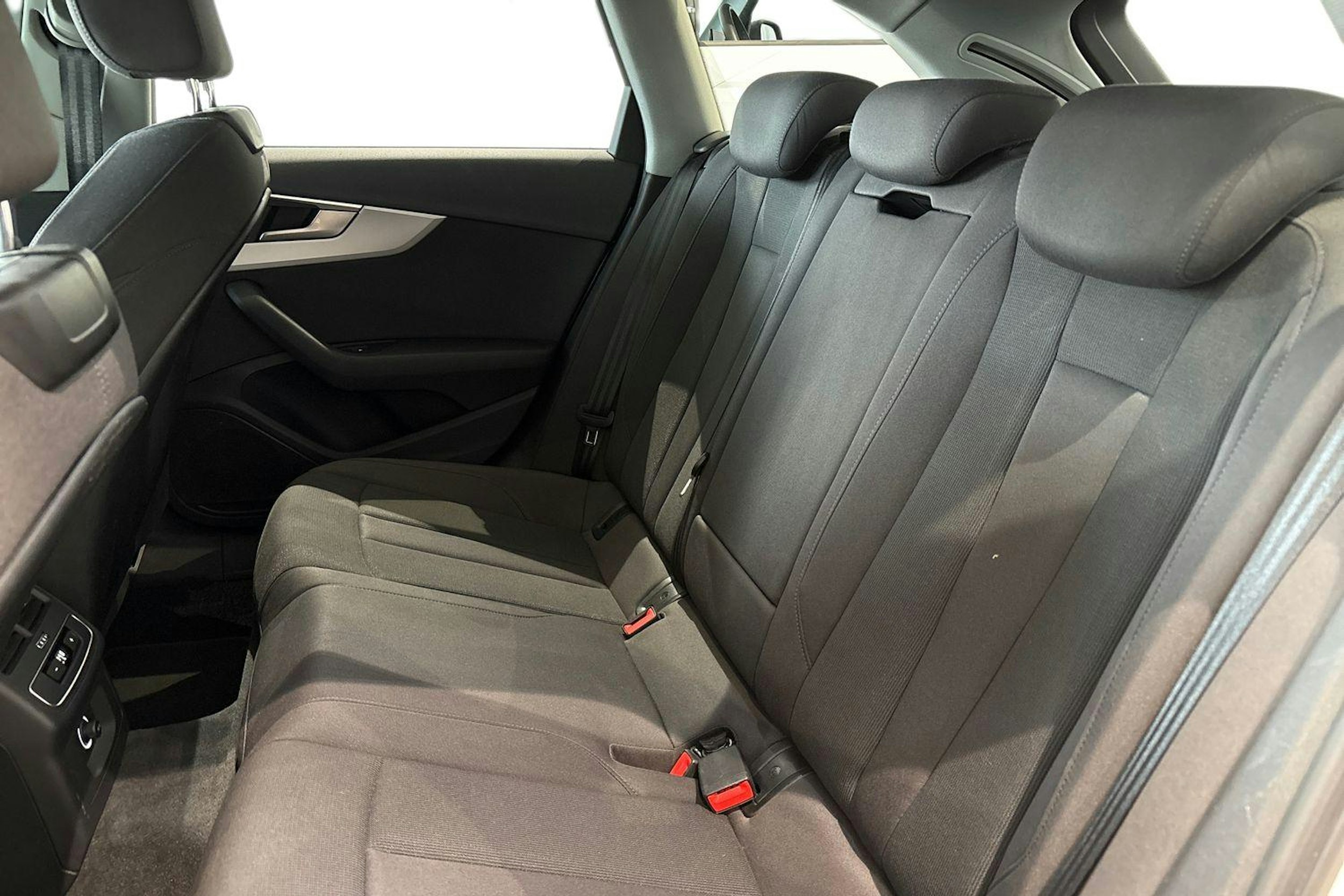 valkoinen Audi A4 allroad quattro 2020 kuva 10.