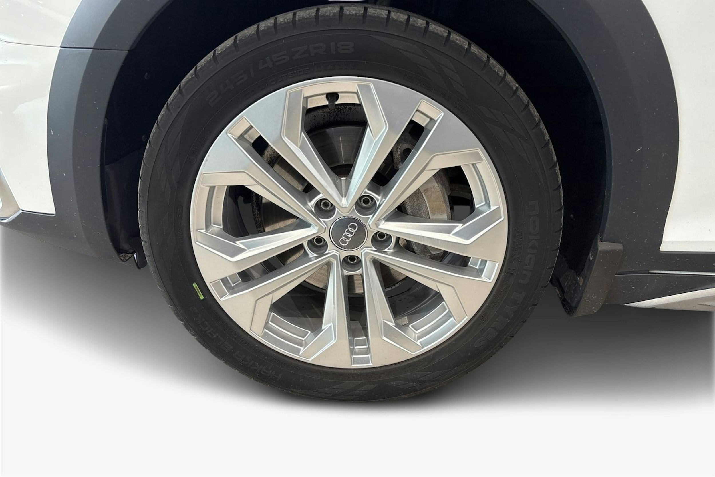 valkoinen Audi A4 allroad quattro 2020 kuva 11.