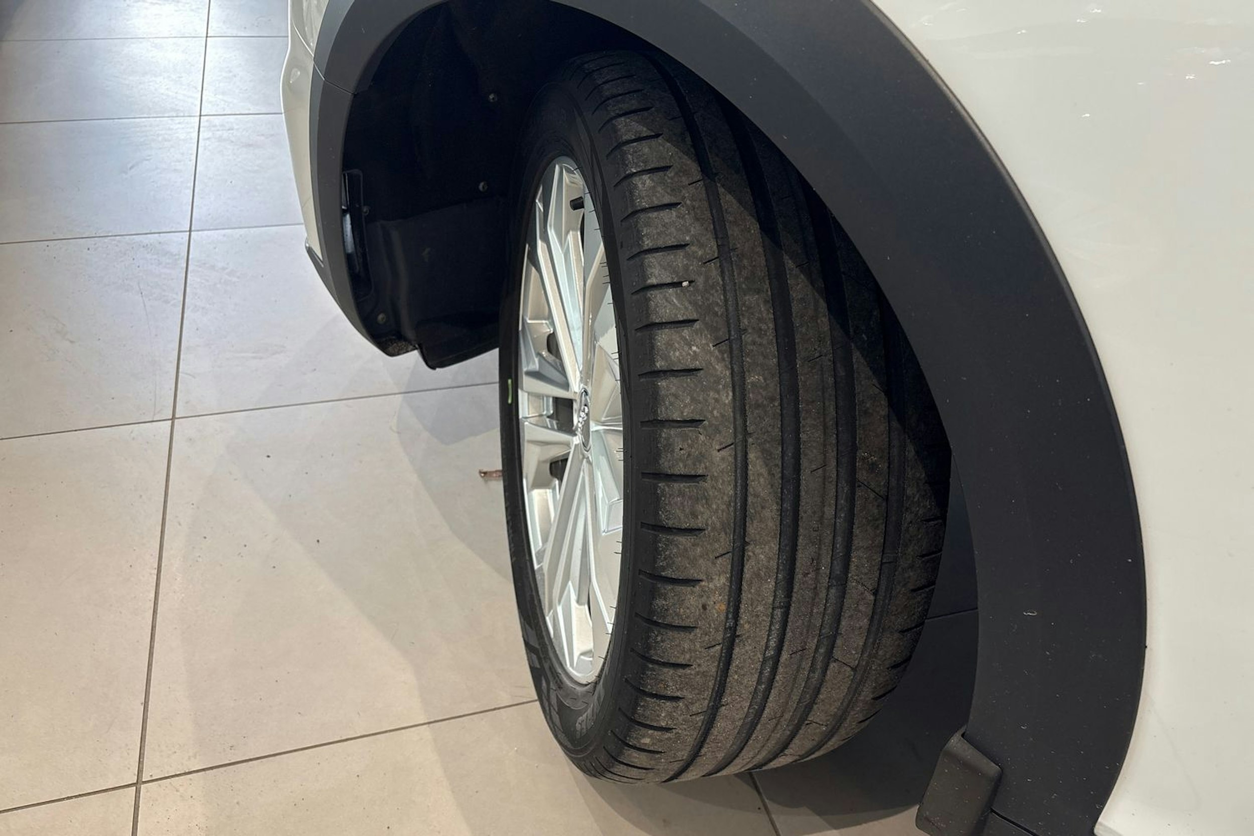 valkoinen Audi A4 allroad quattro 2020 kuva 13.