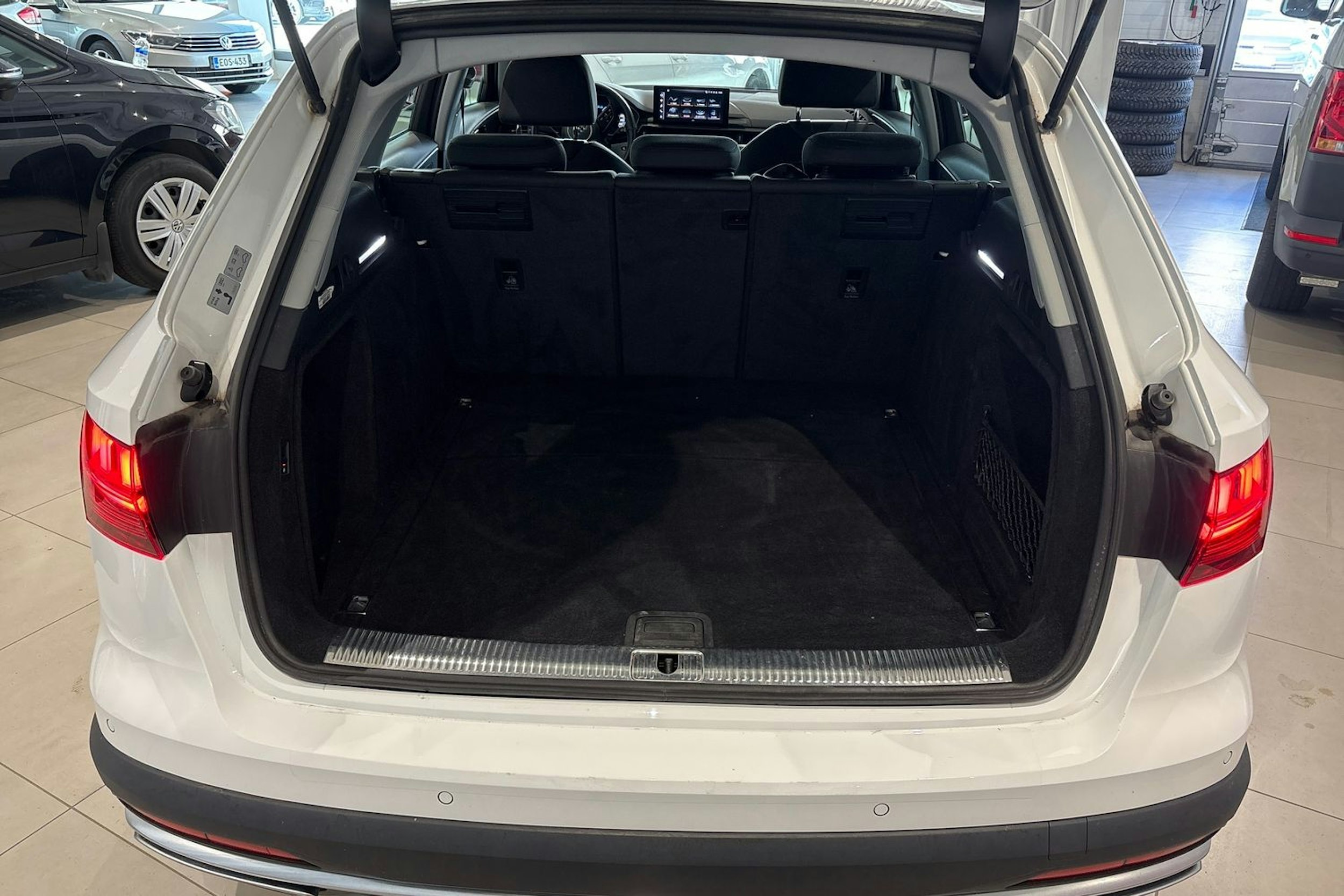 valkoinen Audi A4 allroad quattro 2020 kuva 16.