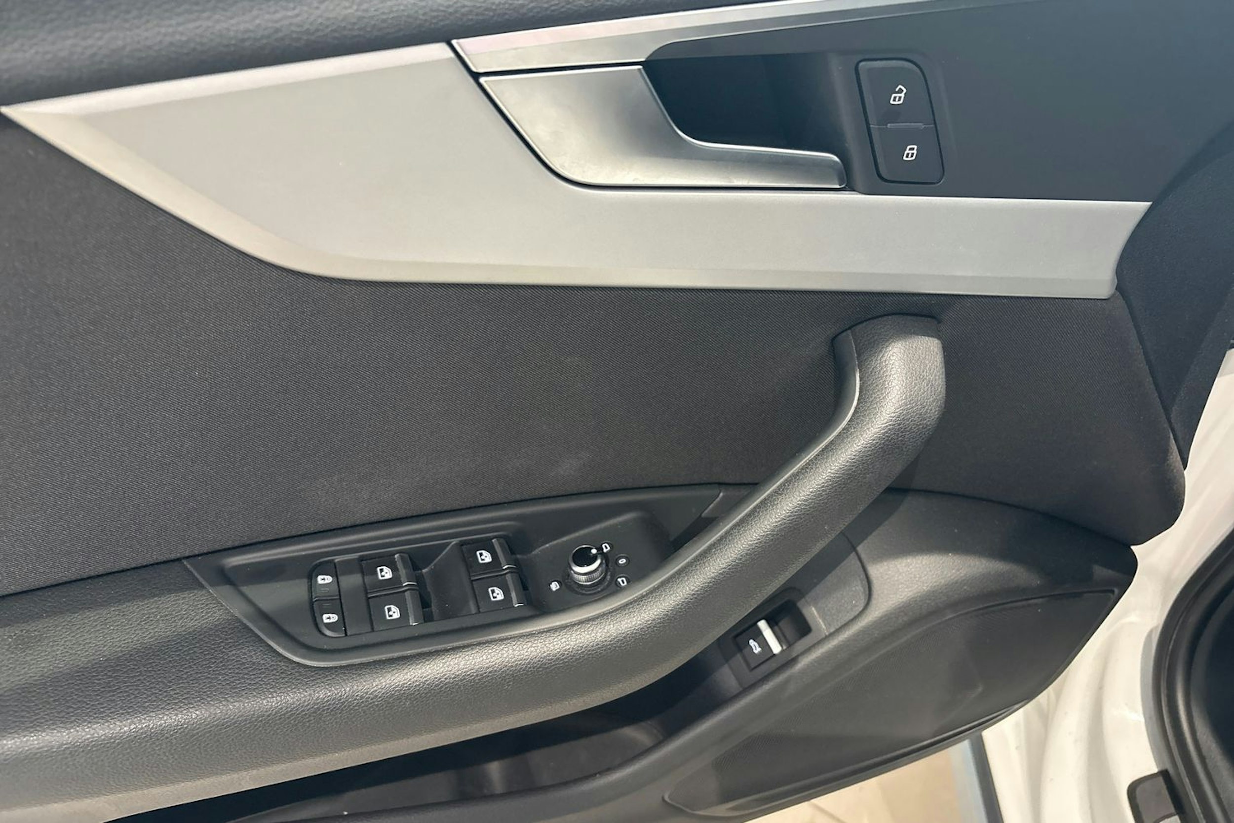 valkoinen Audi A4 allroad quattro 2020 kuva 32.