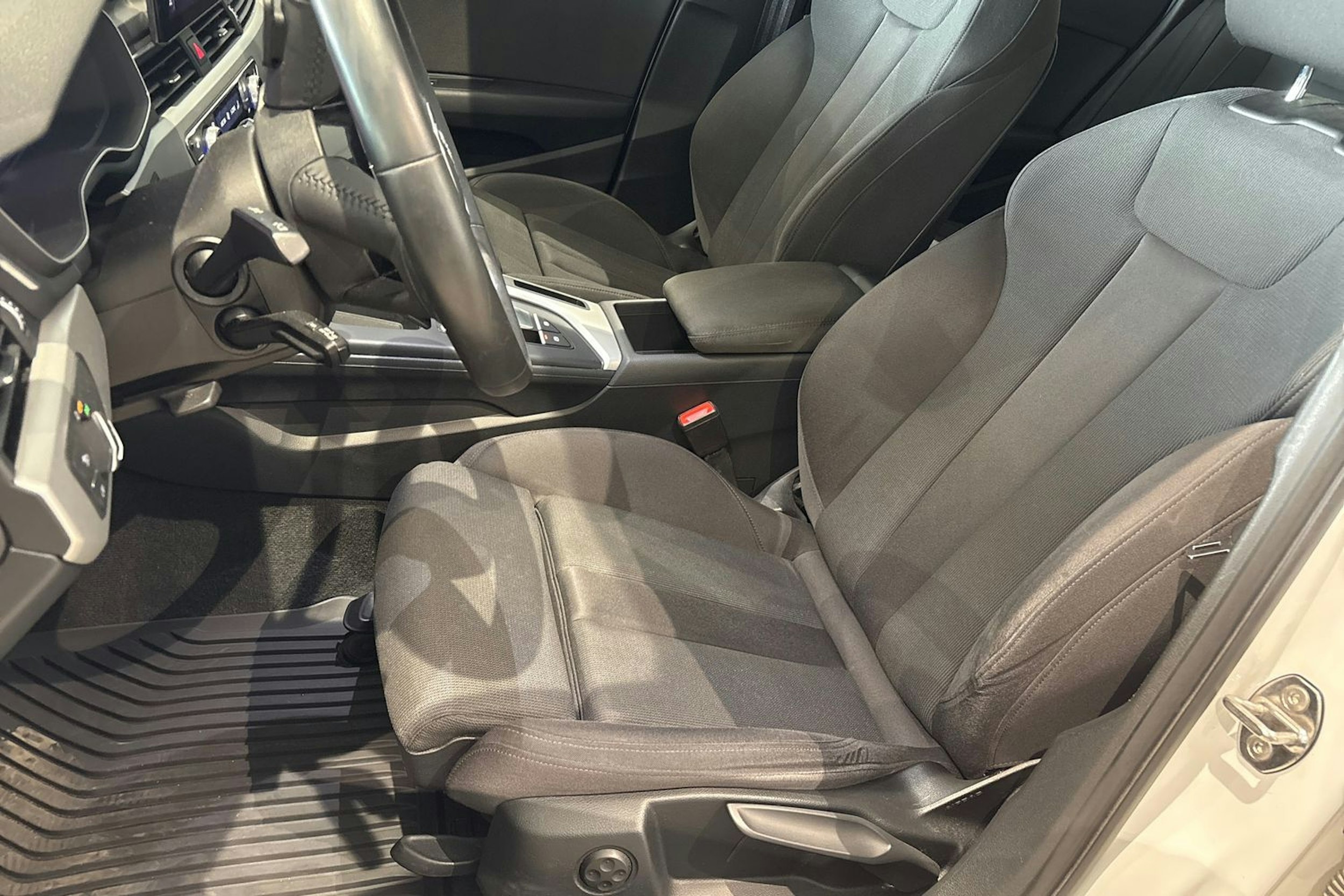 valkoinen Audi A4 allroad quattro 2020 kuva 33.