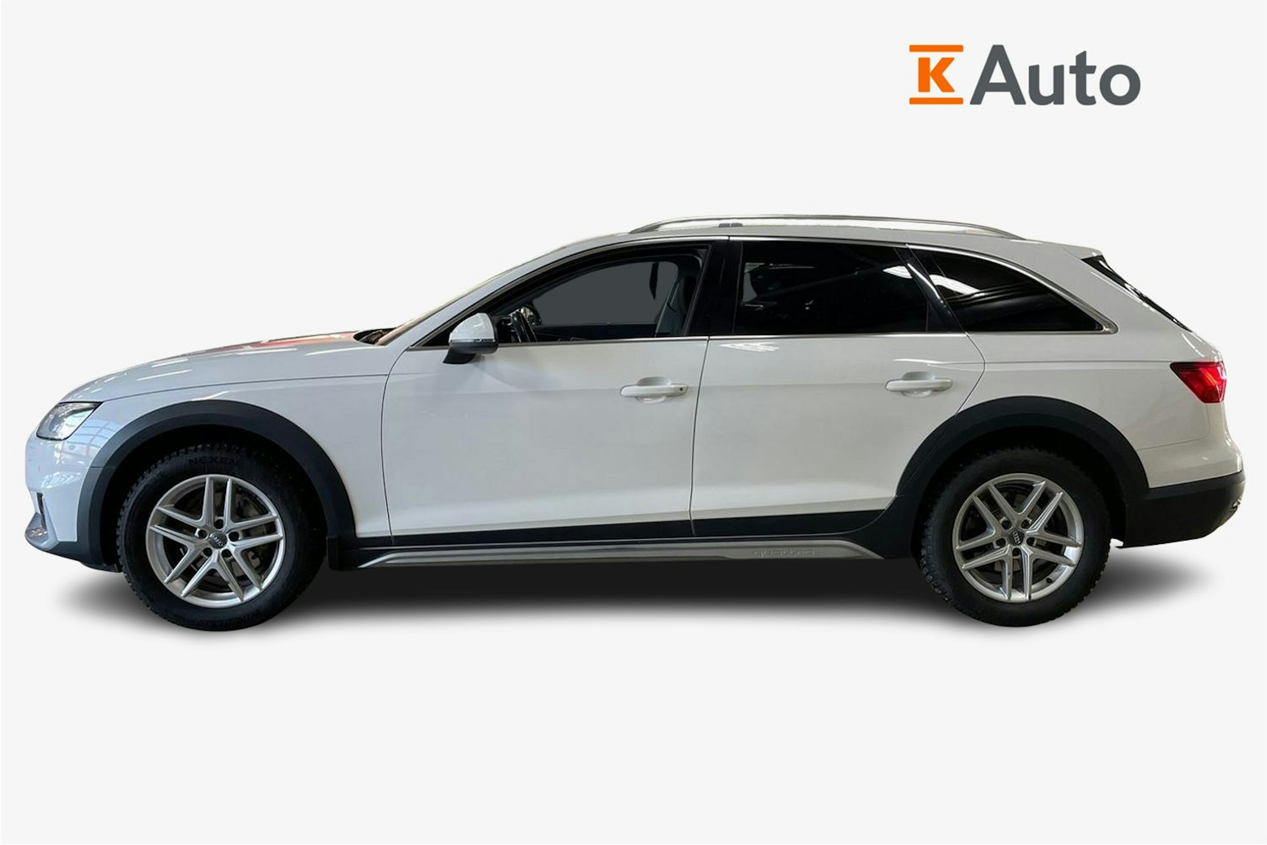 Valkoinen Audi A4 allroad quattro 2020 kuva 6.