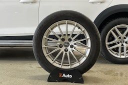 Valkoinen Audi A4 allroad quattro 2020 kuva 14.