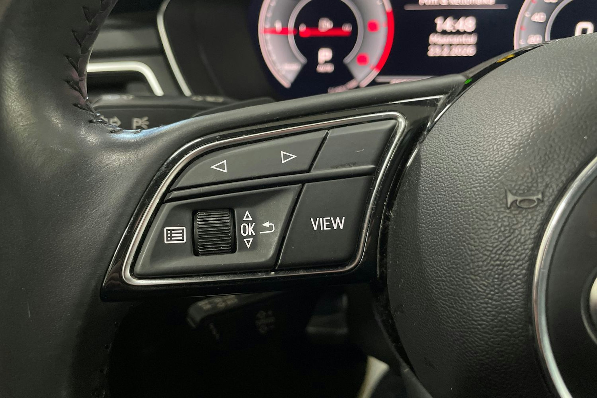 Valkoinen Audi A4 allroad quattro 2020 kuva 16.