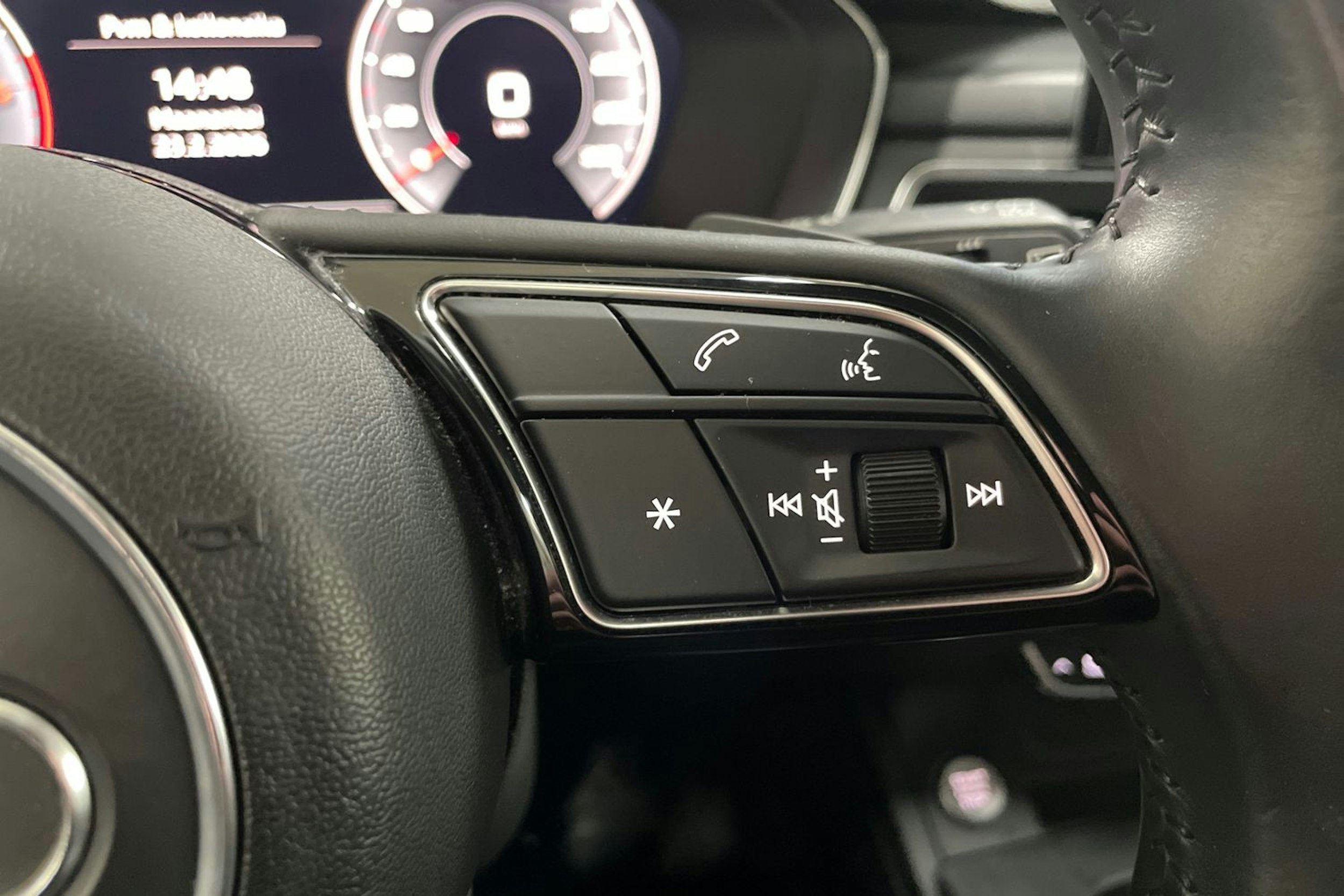 Valkoinen Audi A4 allroad quattro 2020 kuva 17.