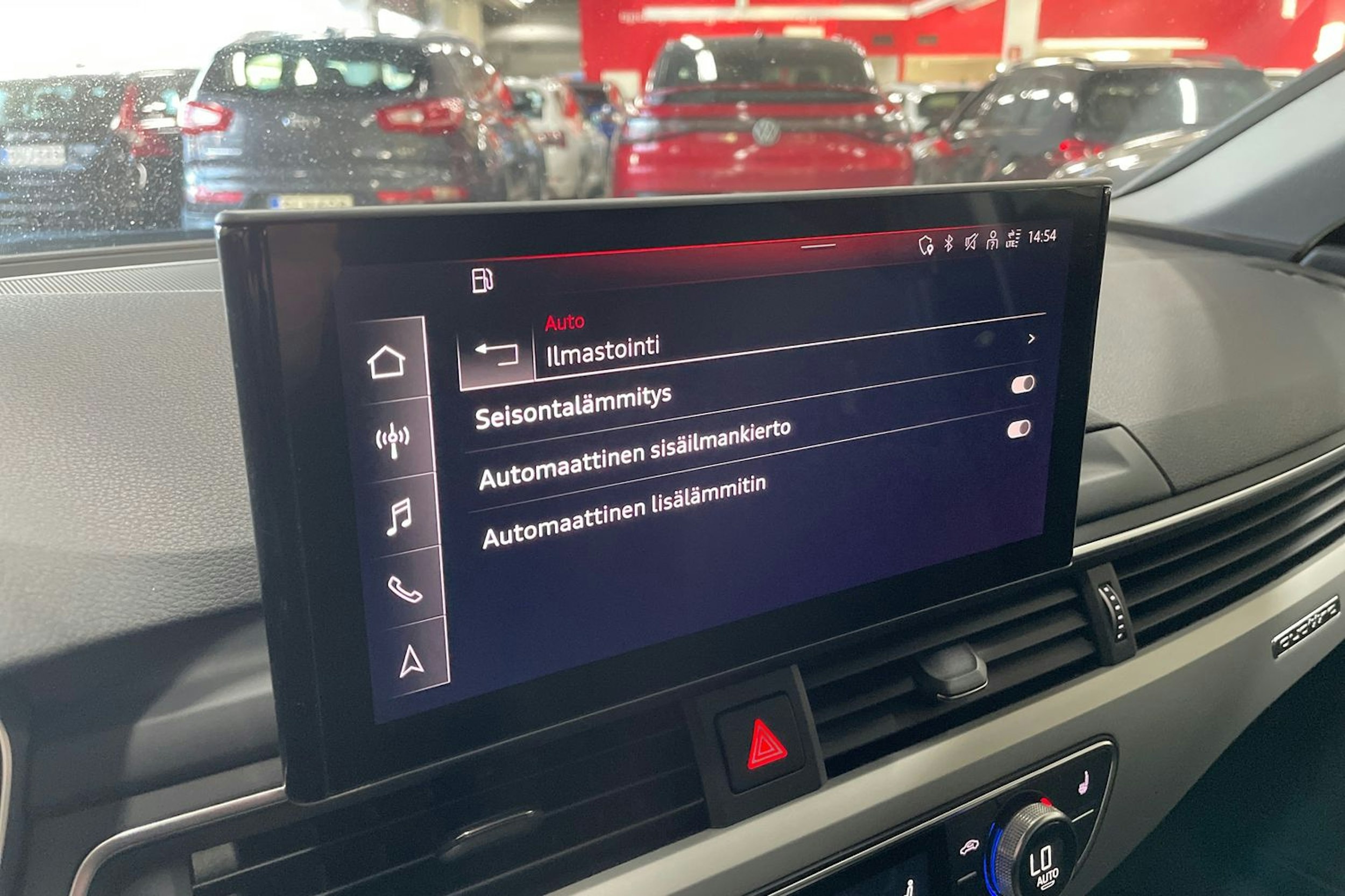 Valkoinen Audi A4 allroad quattro 2020 kuva 23.