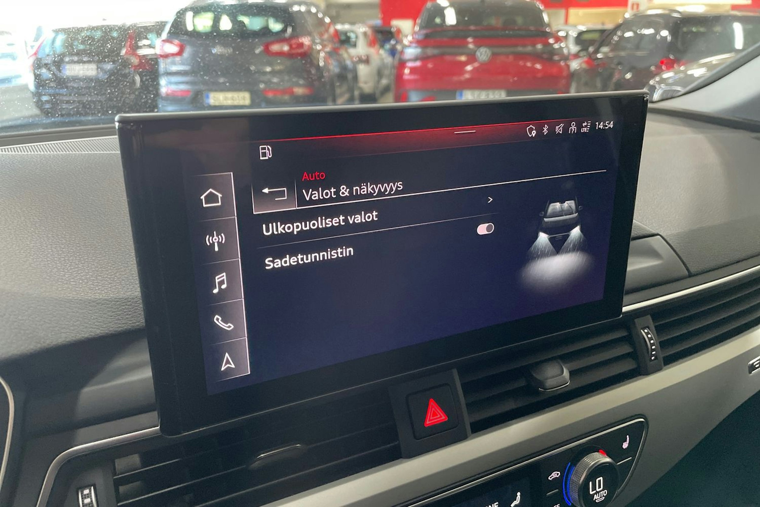 Valkoinen Audi A4 allroad quattro 2020 kuva 24.