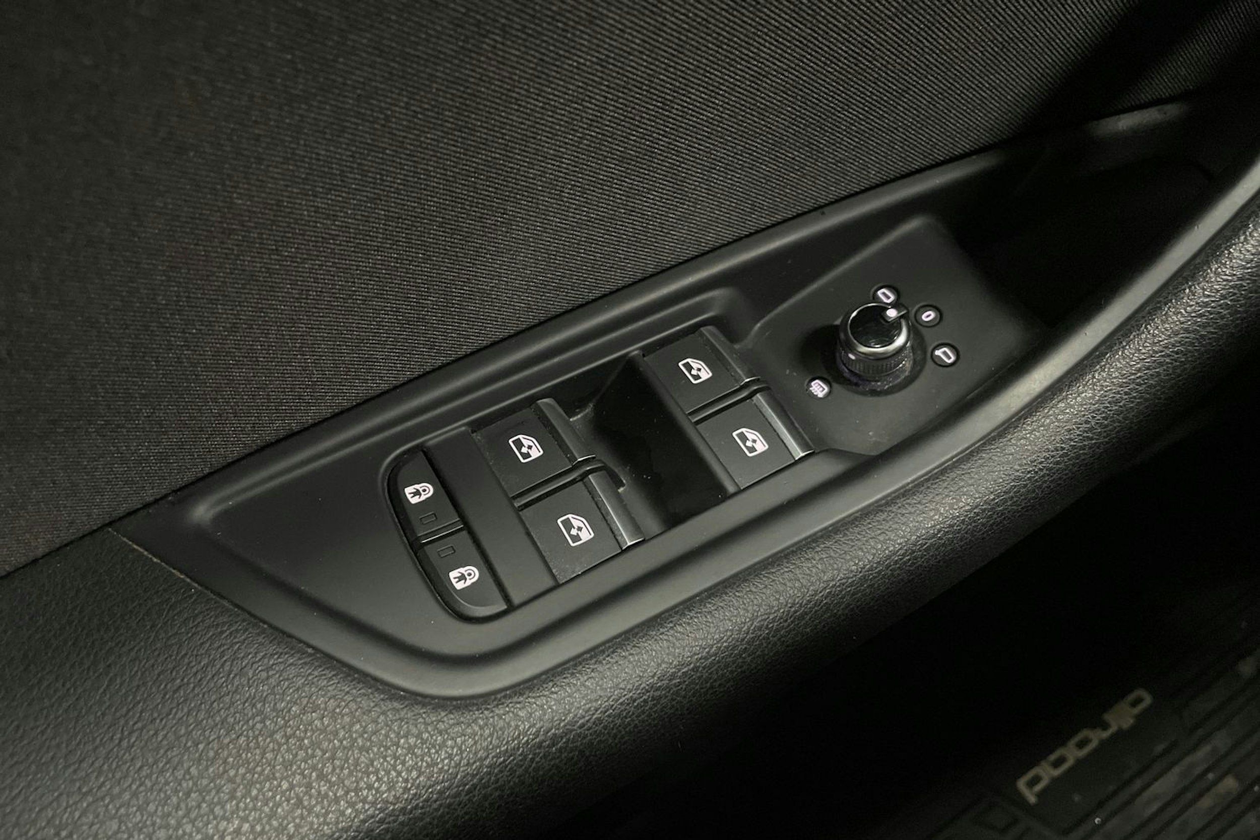 Valkoinen Audi A4 allroad quattro 2020 kuva 27.