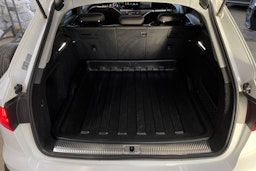 Valkoinen Audi A4 allroad quattro 2020 kuva 28.