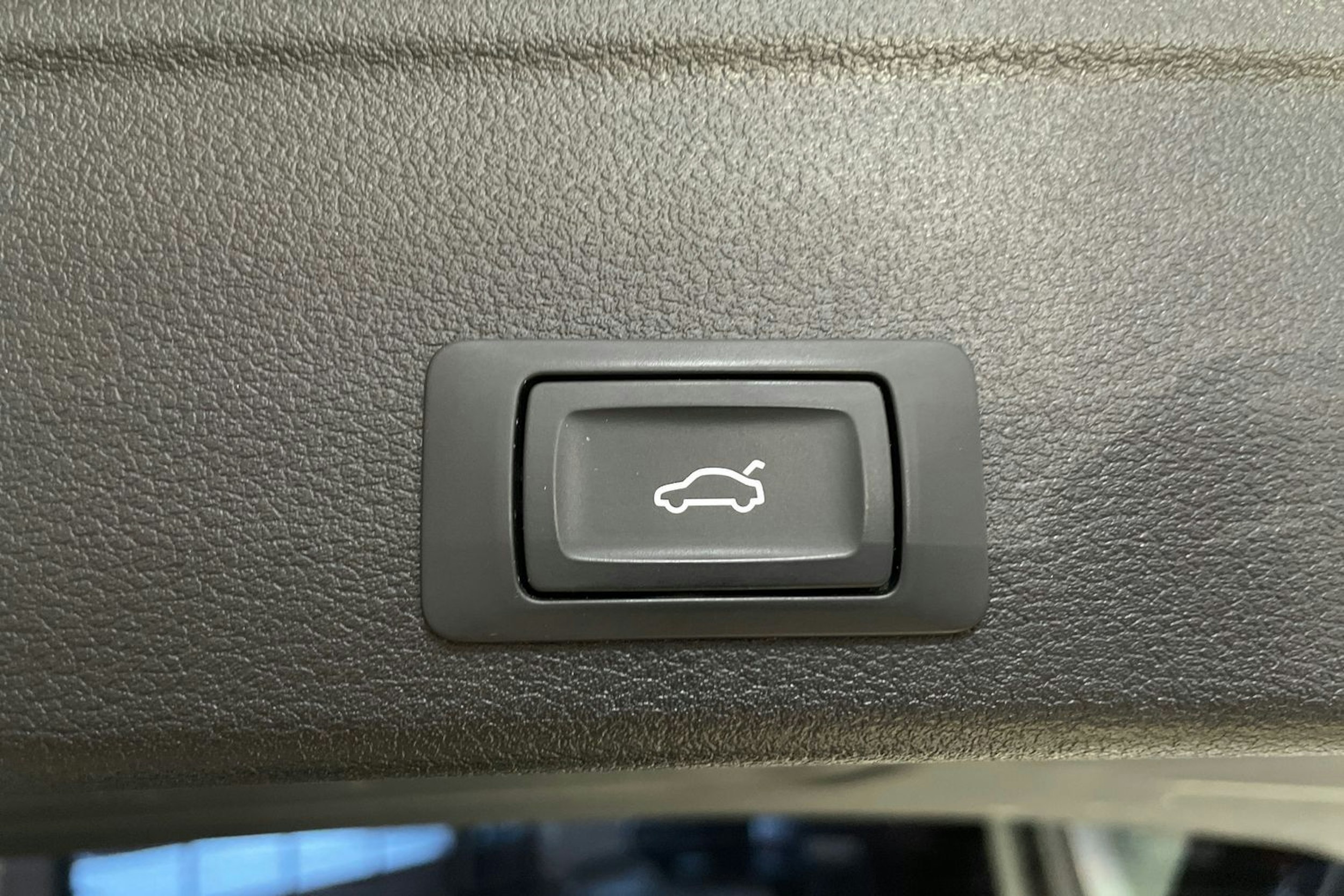 Valkoinen Audi A4 allroad quattro 2020 kuva 29.