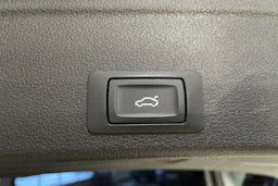 Valkoinen Audi A4 allroad quattro 2020 kuva 29.