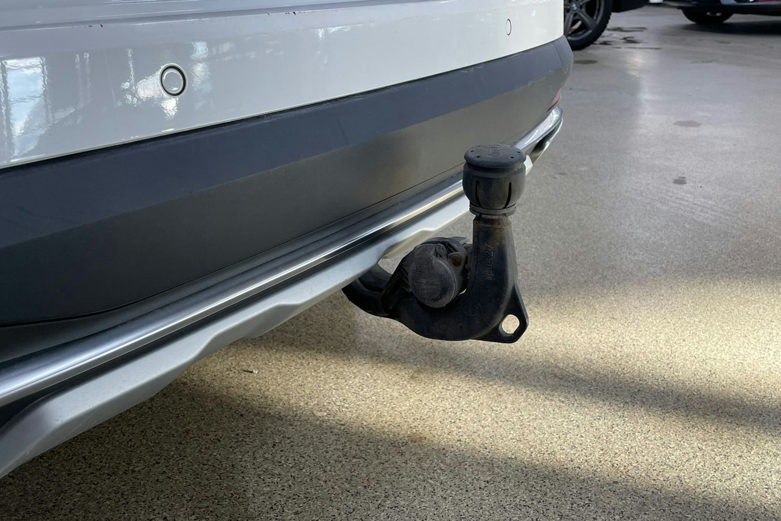 Valkoinen Audi A4 allroad quattro 2020 kuva 31.