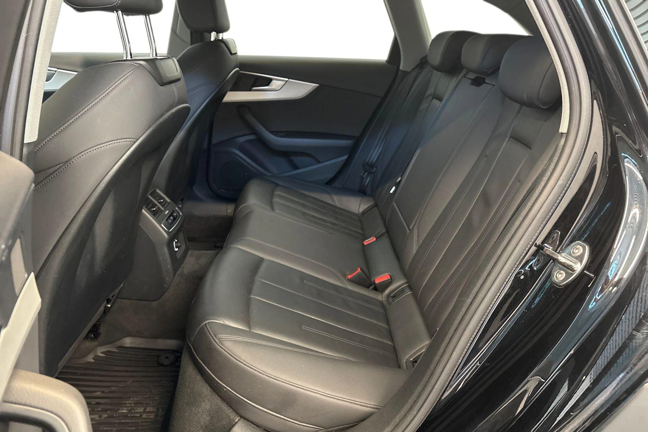 musta Audi A4 allroad quattro 2020 kuva 8.