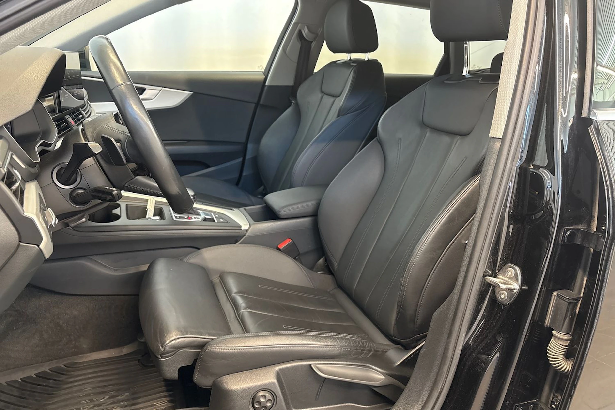 musta Audi A4 allroad quattro 2020 kuva 11.