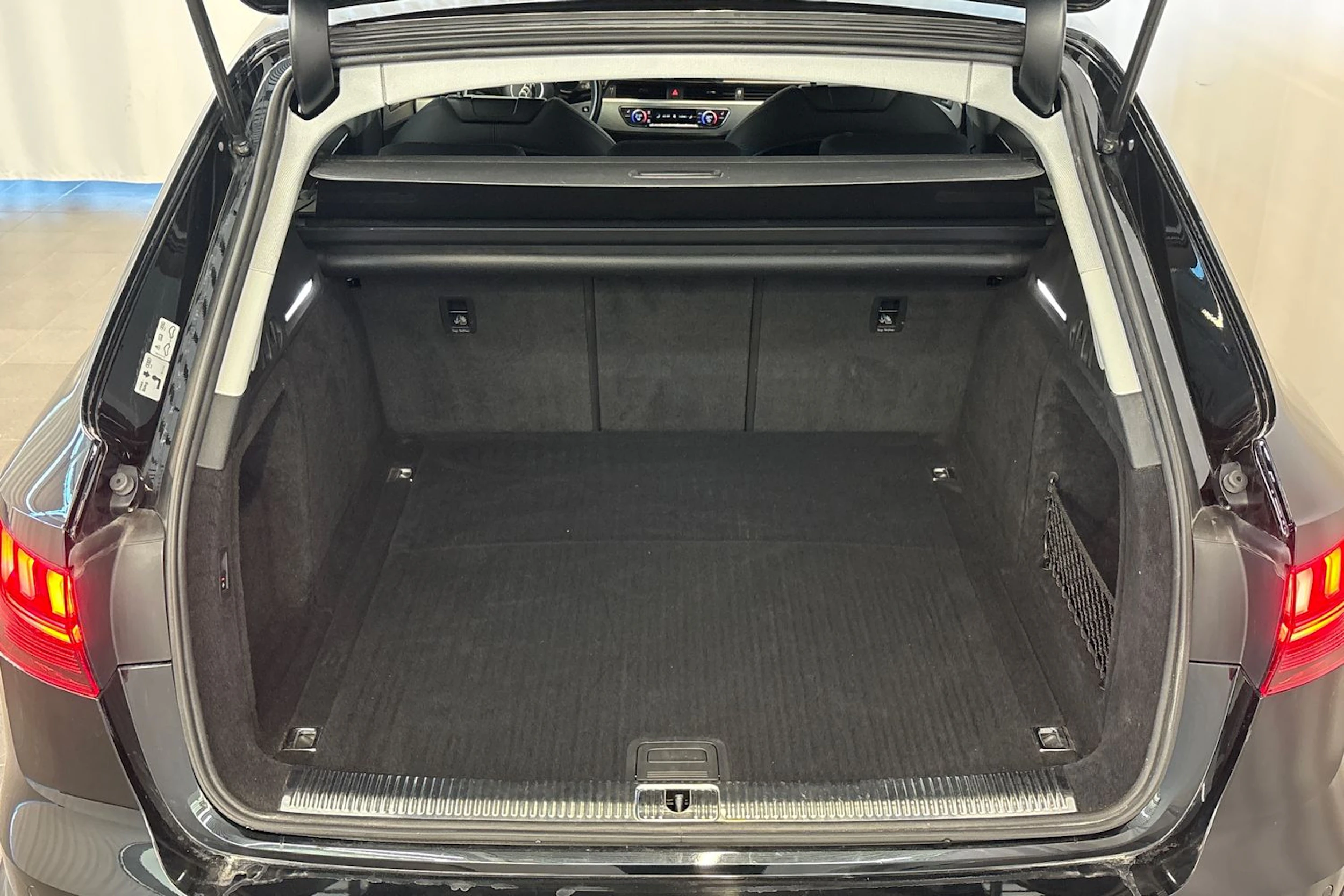 musta Audi A4 allroad quattro 2020 kuva 12.