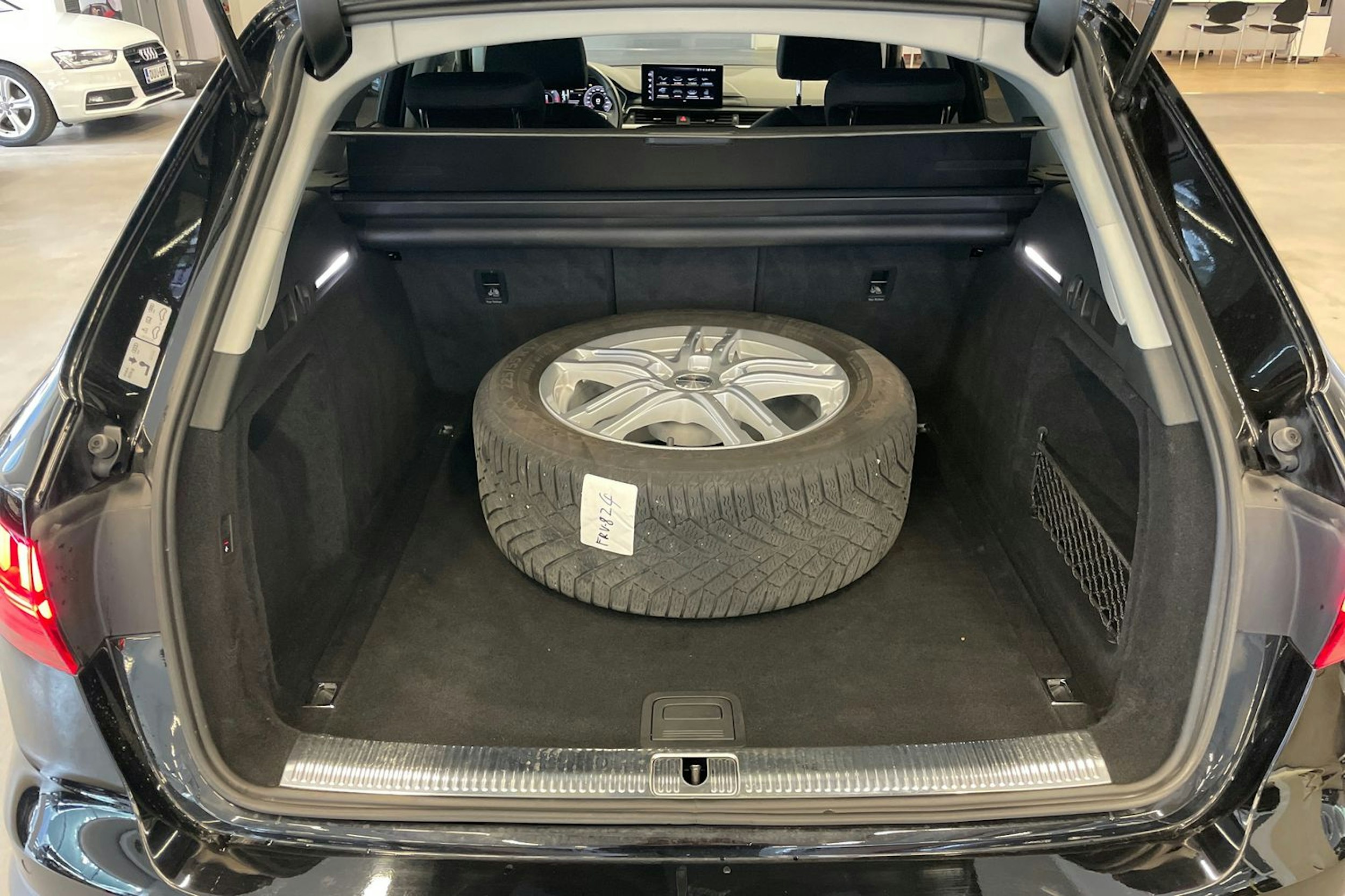 Musta Audi A4 allroad quattro 2020 kuva 15.